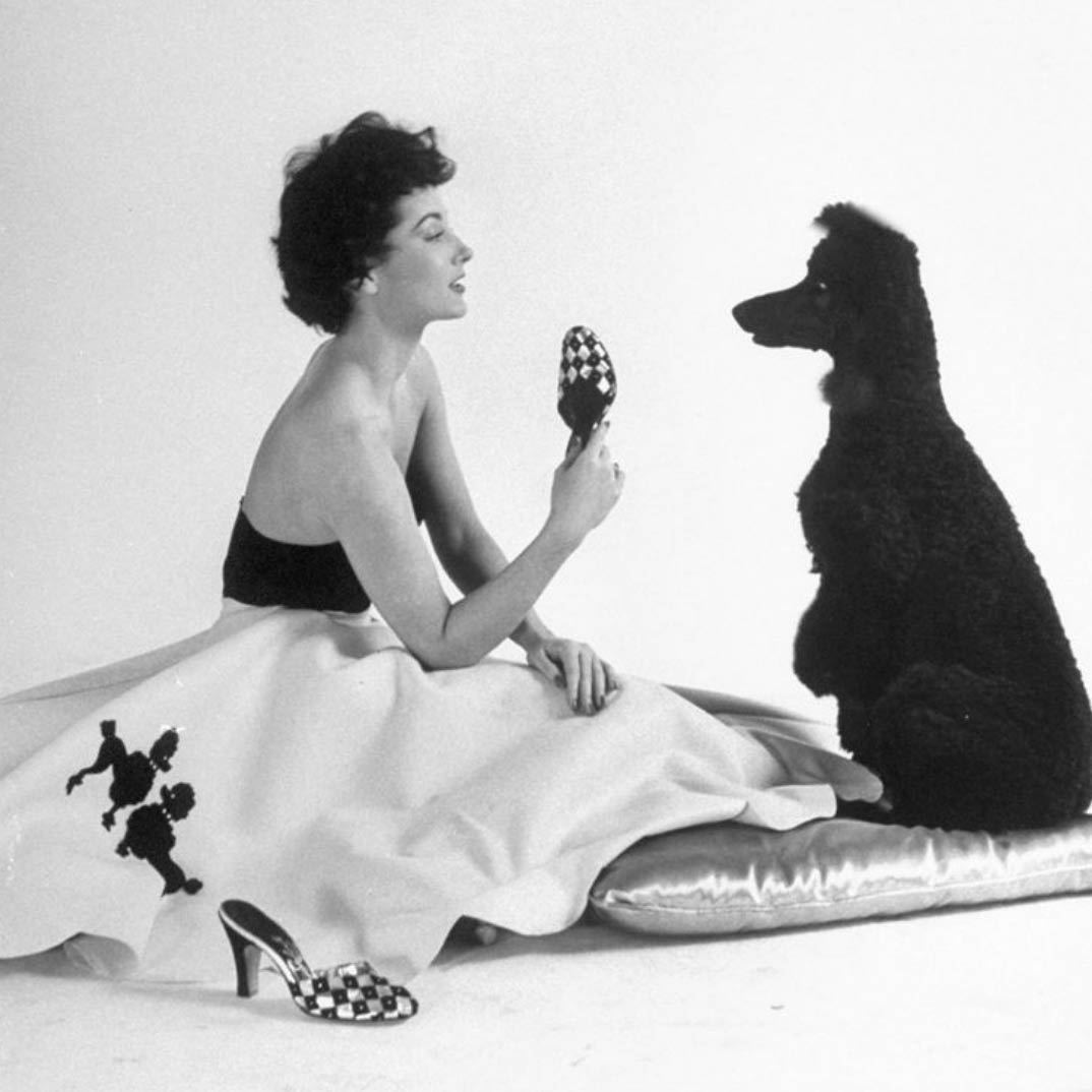 Blogpost om moden i 50'erne | Se vores kjoler & tøj