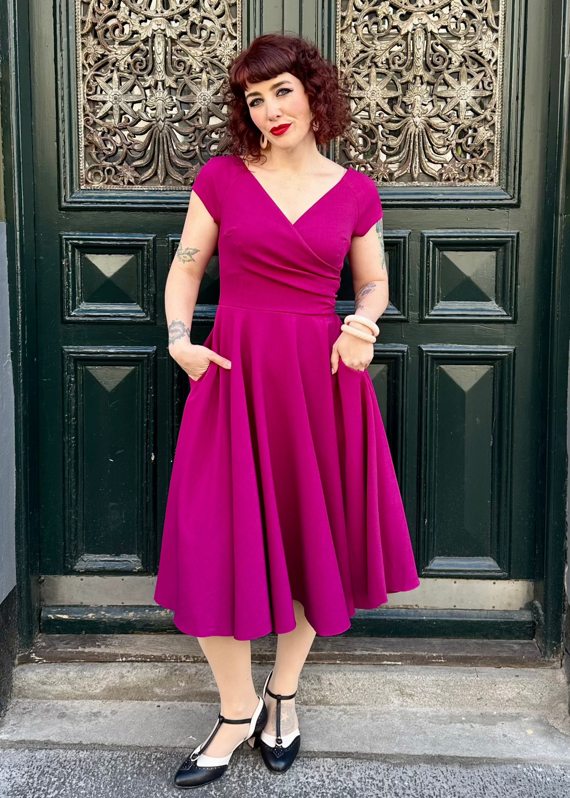 1950'er Hourglass swingkjole i Berry swing kjole Pretty Dress Company