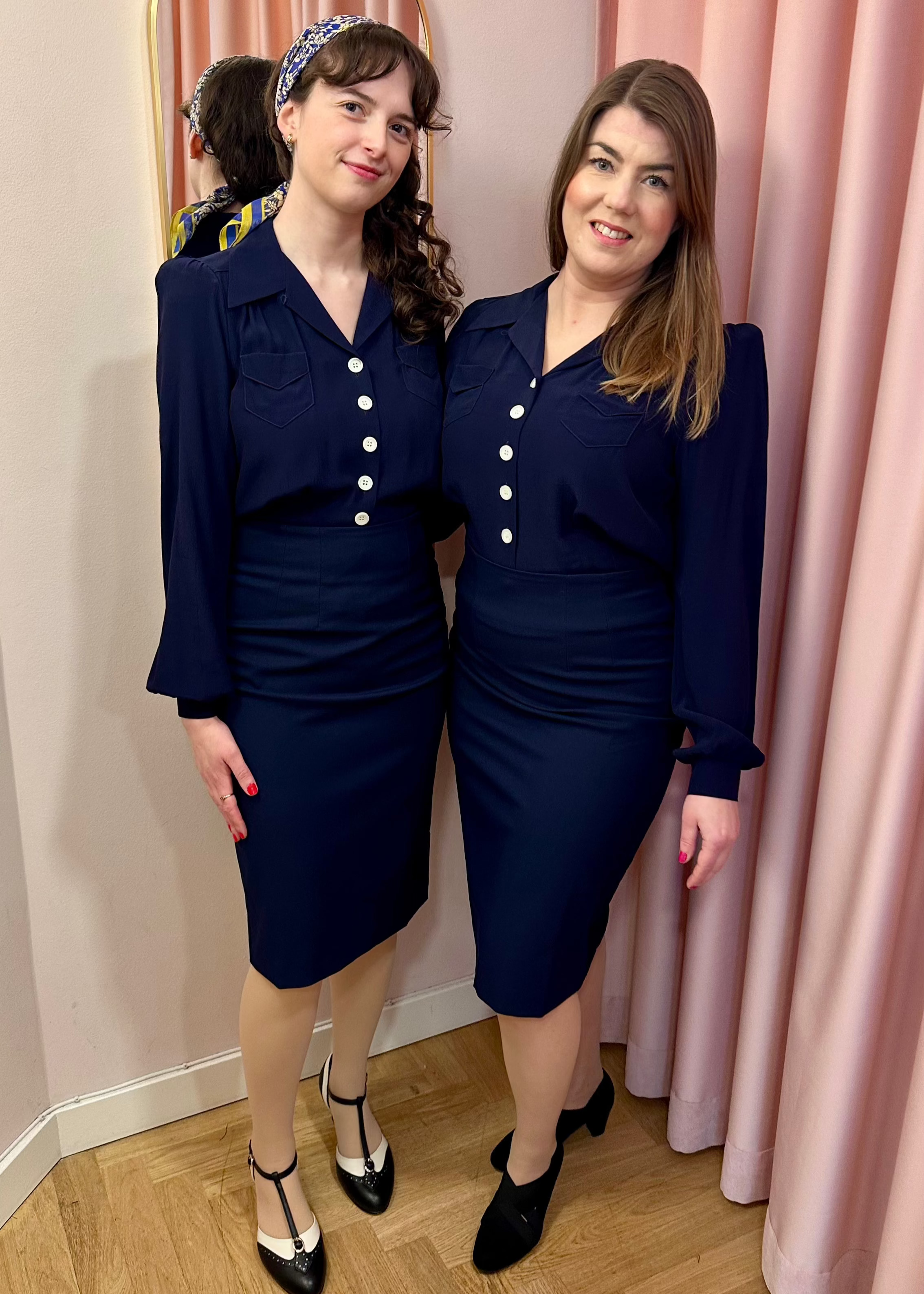 1950'er stils pencil nederdel i navy Nederdel Daisy Dapper