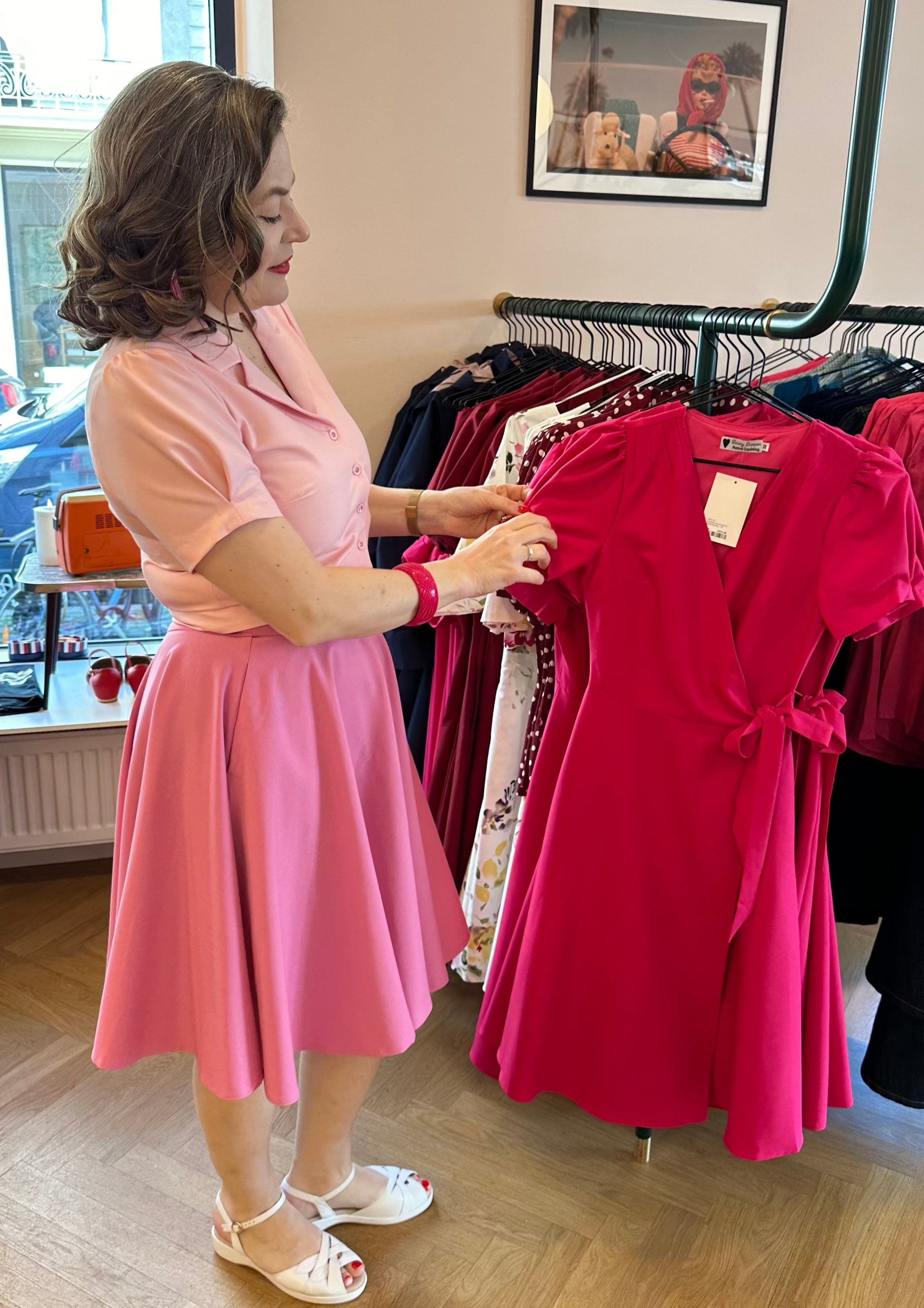 1950er stils swingnederdel i cerise pink tøj Daisy Dapper