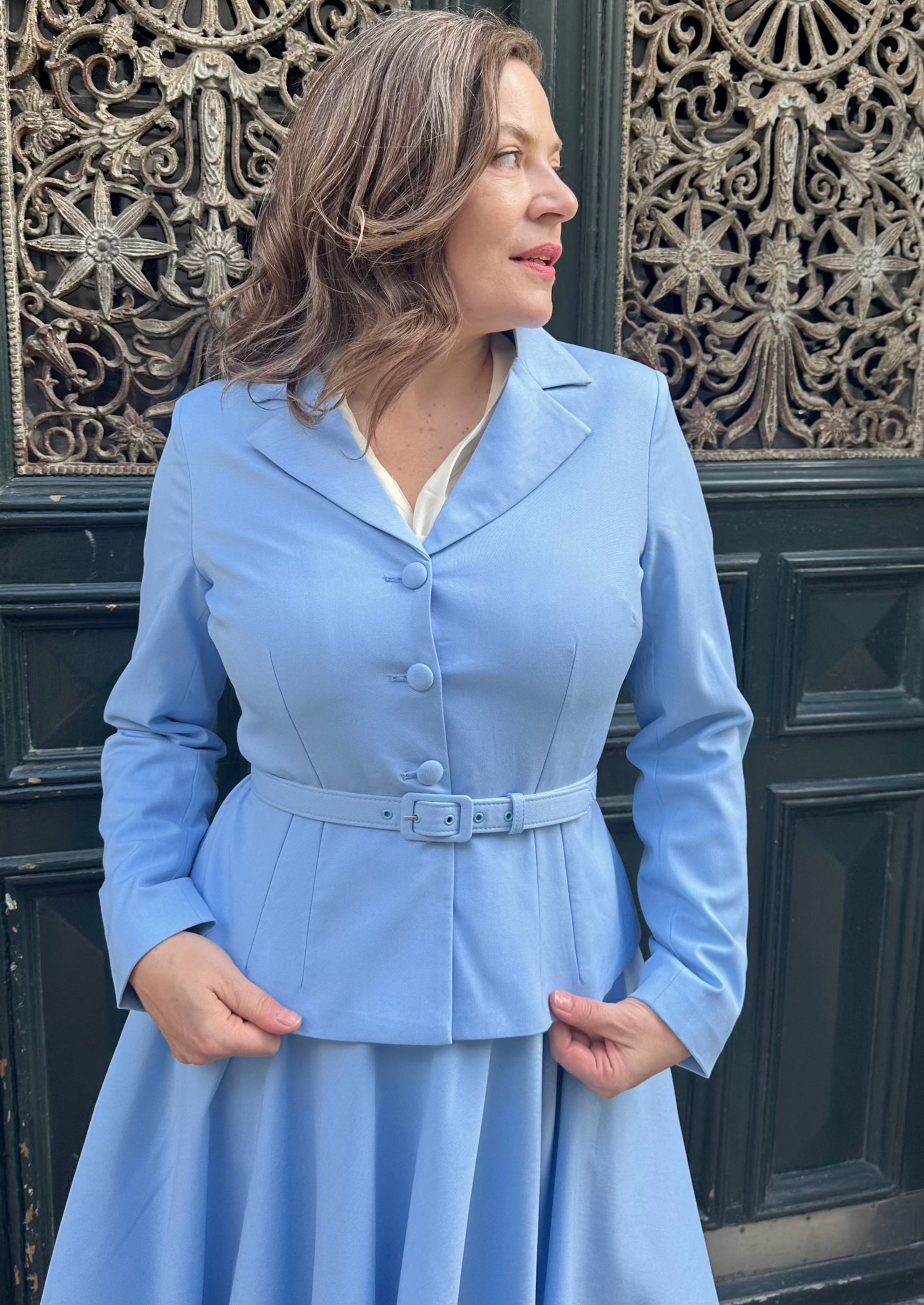 1950er stils swingnederdel i lys himmelblå swing nederdel Daisy Dapper