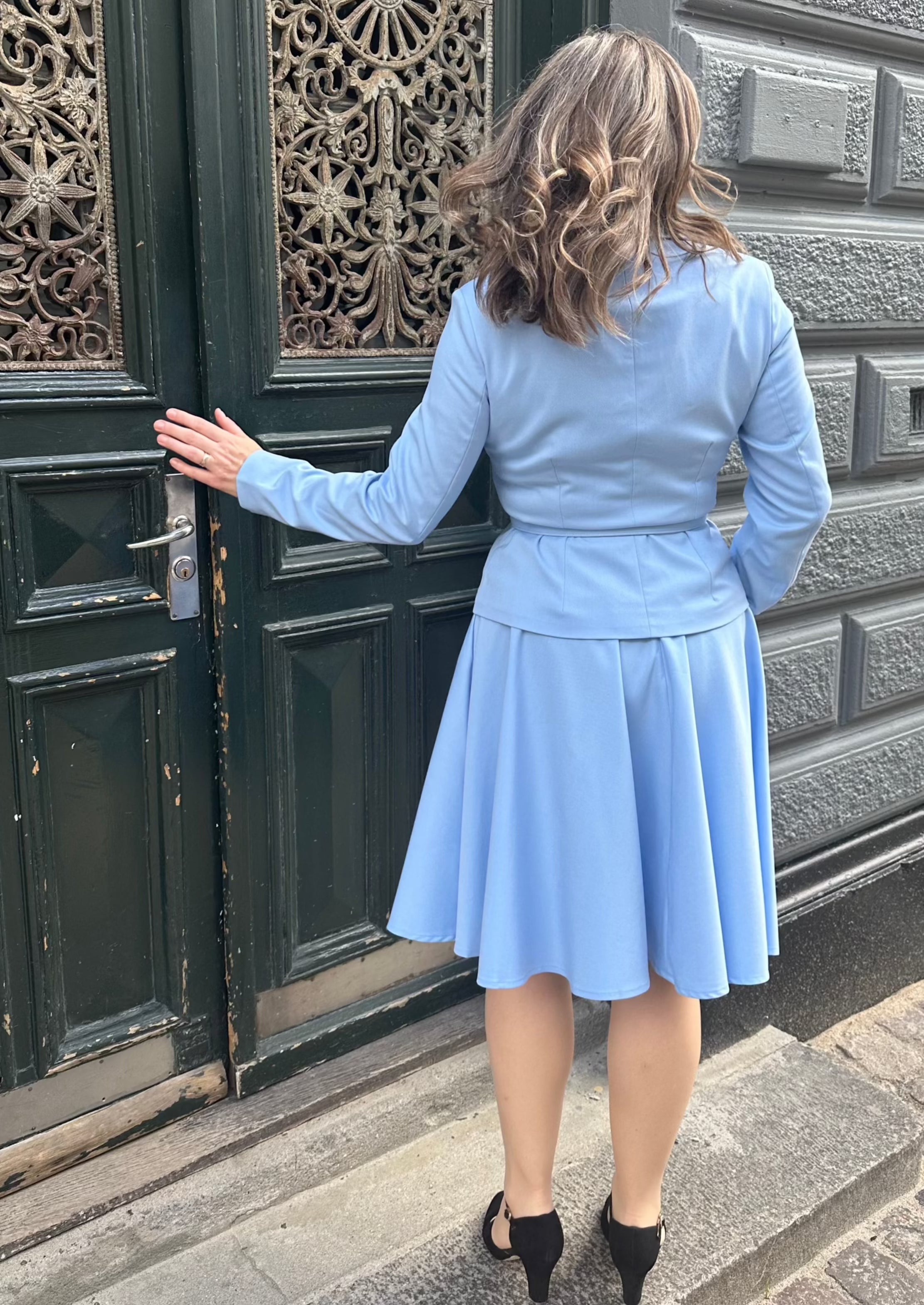 1950er stils swingnederdel i lys himmelblå swing nederdel Daisy Dapper