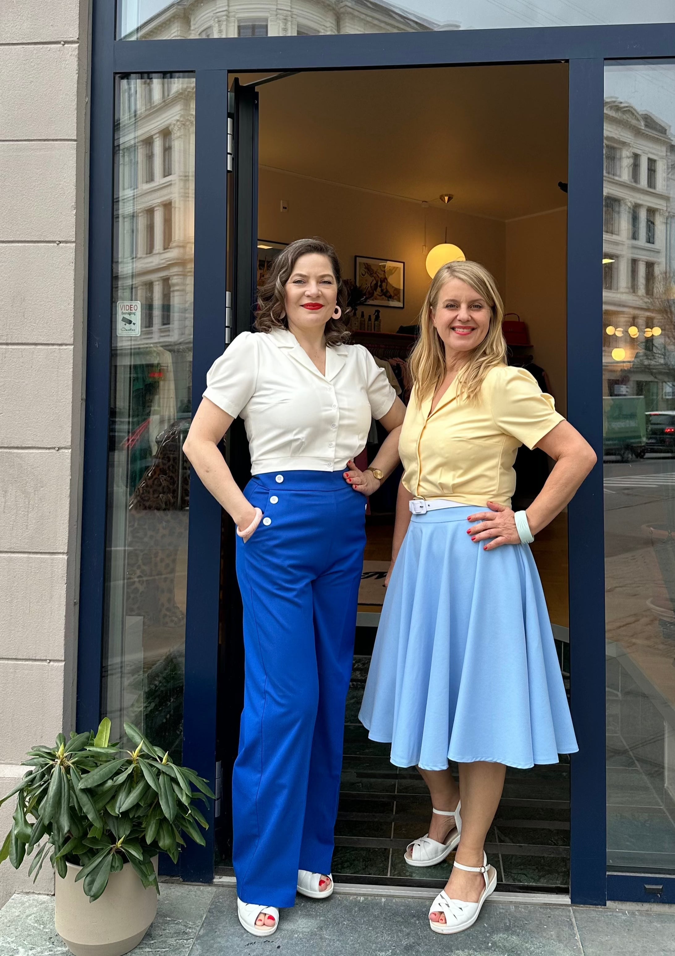 1950er stils swingnederdel i lys himmelblå tøj Daisy Dapper