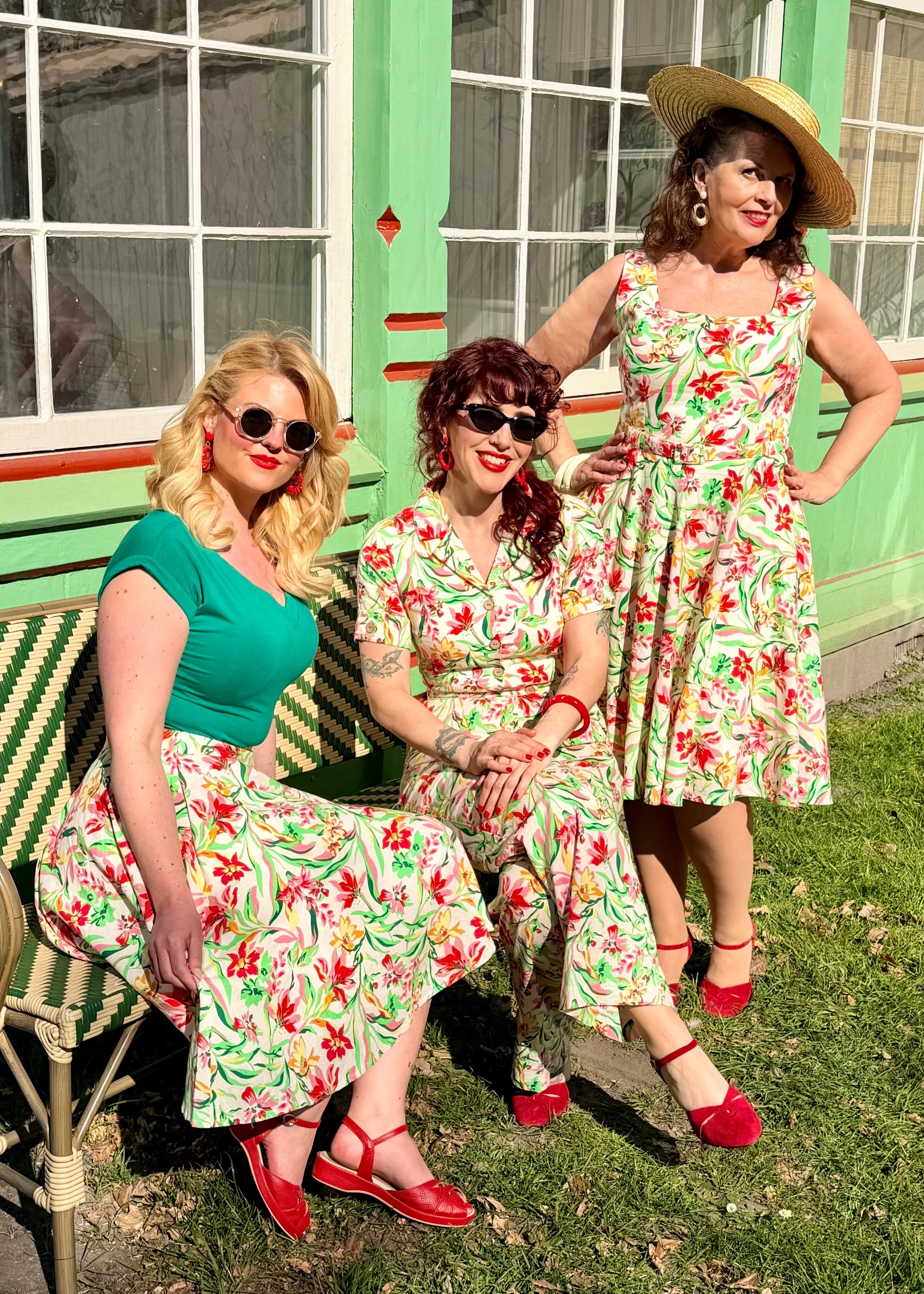 1950'er stils swingnederdel - multi floral swing nederdel Daisy Dapper