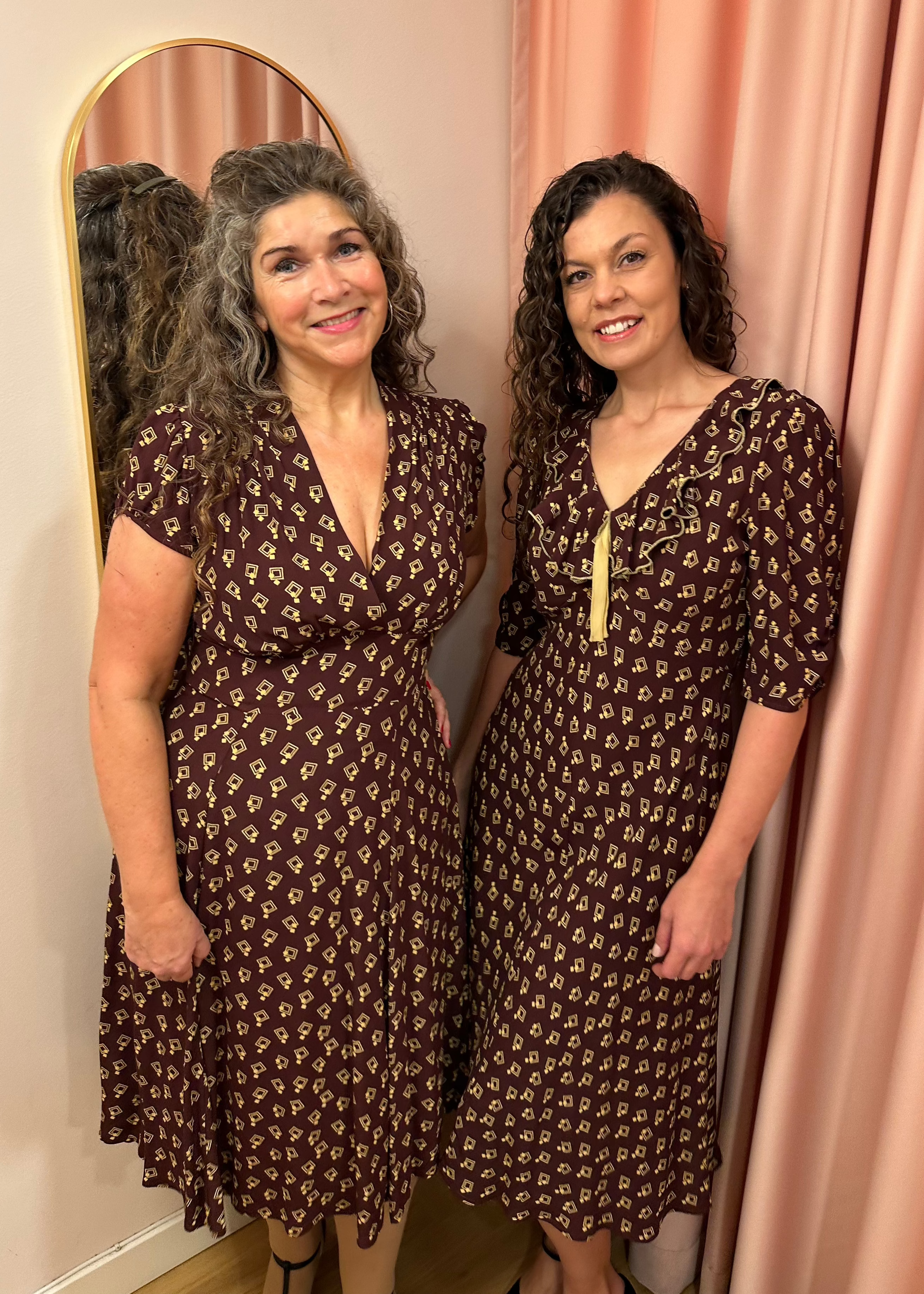 Ava klassisk A-form kjole i blommefarvet 'Diamond Deco' aline kjole House of Foxy