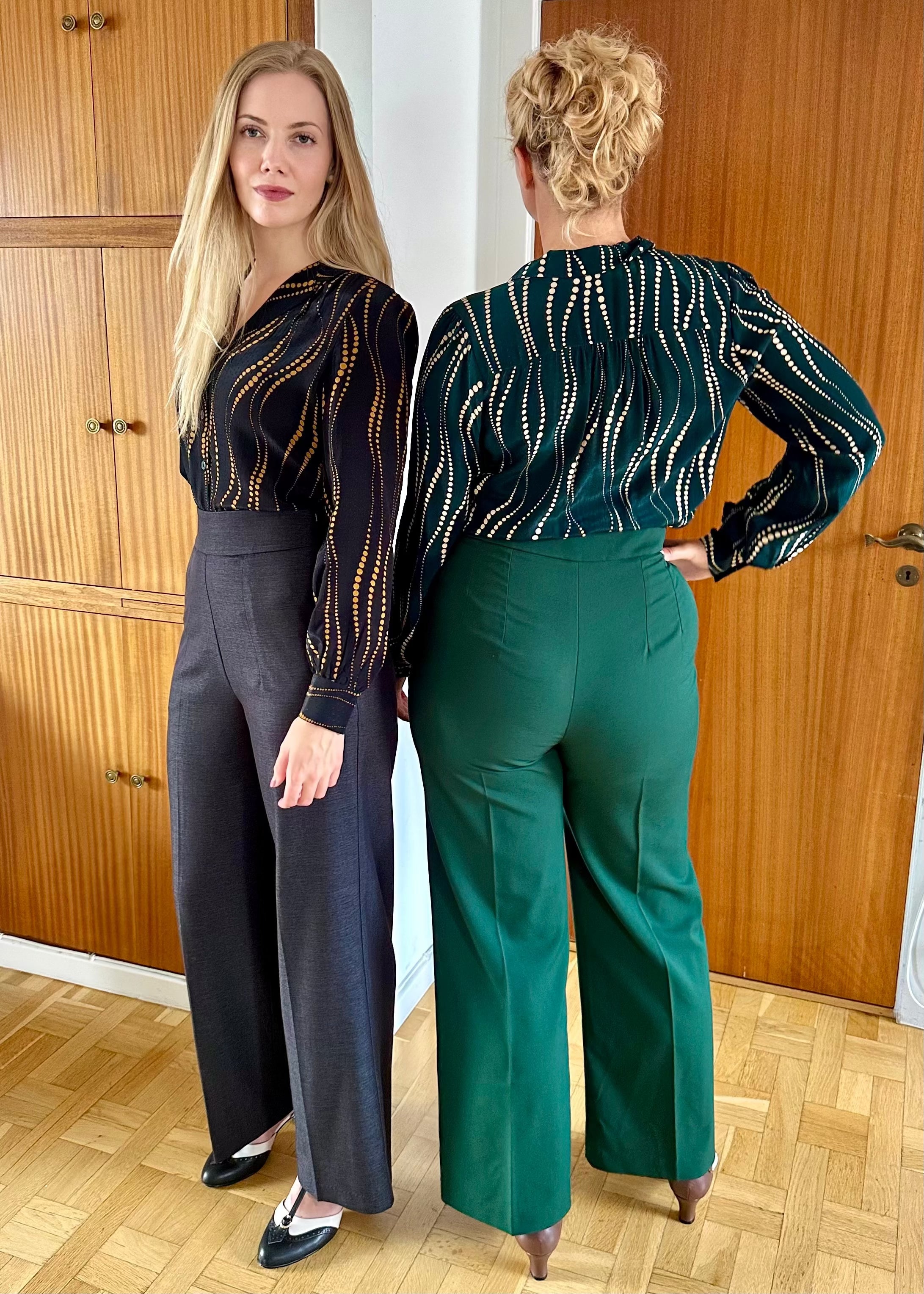 Bella skjorte i mørkegrøn med prikket bølgemønster top King Louie