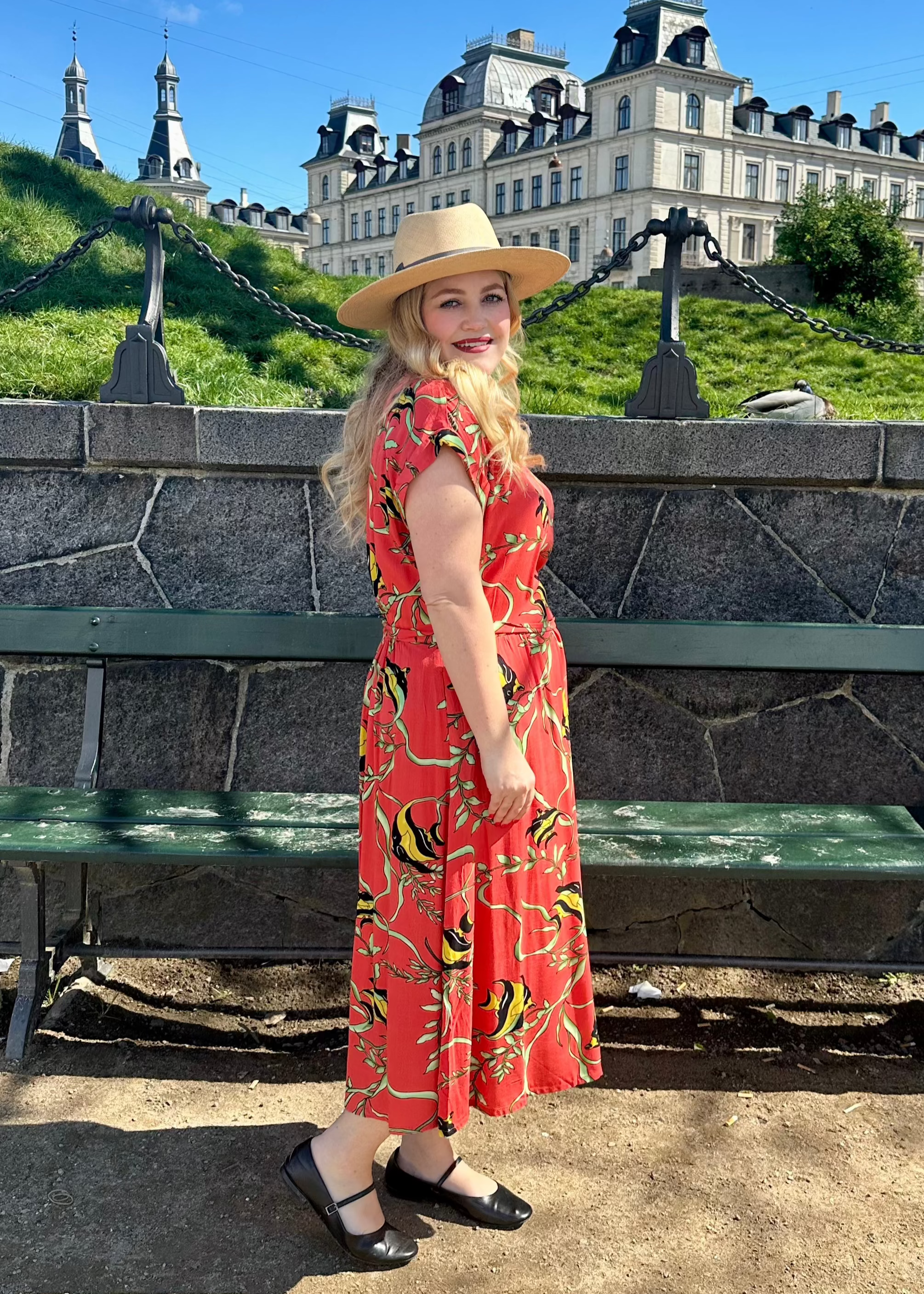 Betty Dress i koralrød med fisk Kjoler King Louie