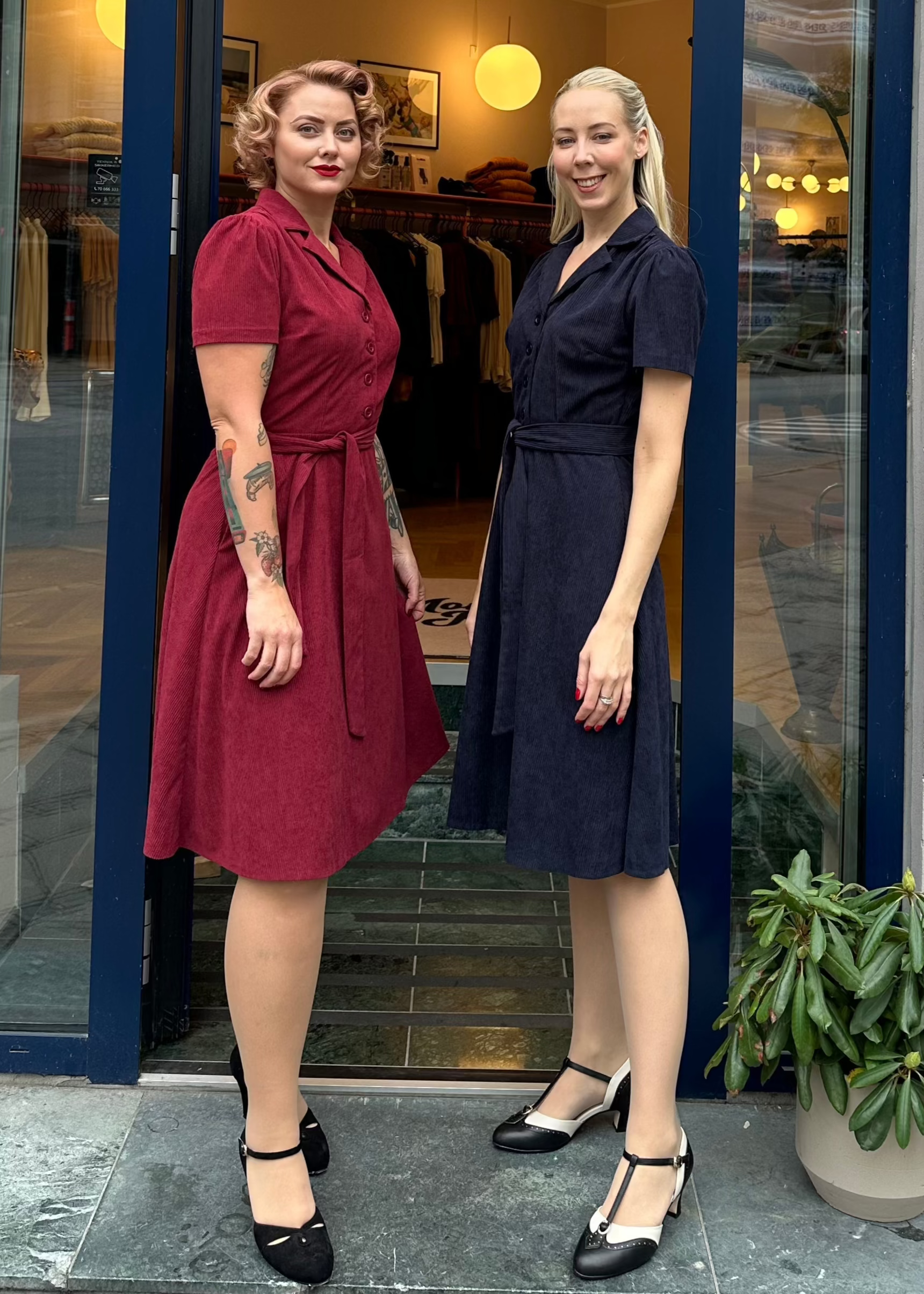 Betty skjortekjole i bordeaux fløjl Kjoler Daisy Dapper