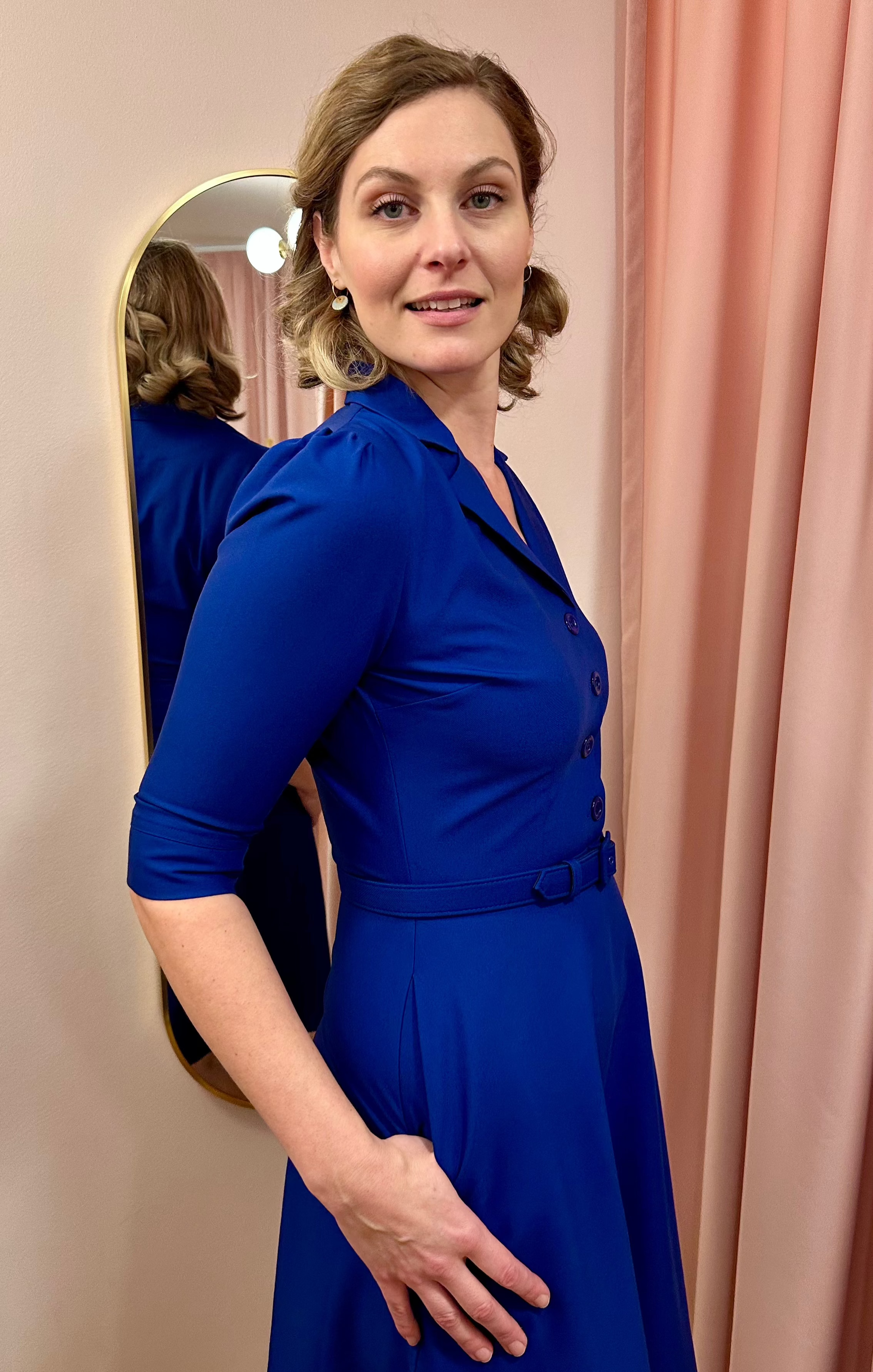 Betty skjortekjole med 3/4 ærmer i kongeblå skjortekjole Daisy Dapper