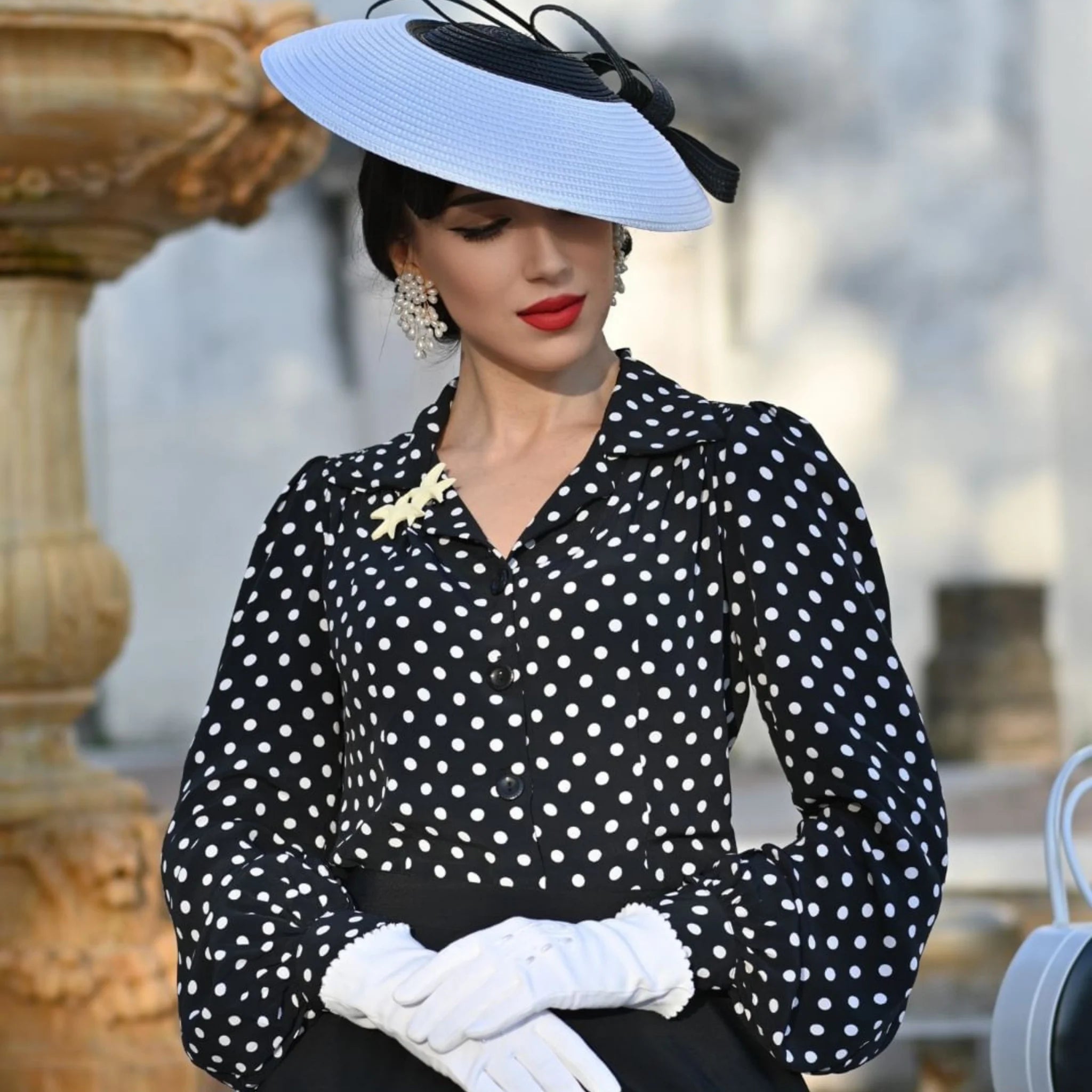 Bloomsbury: Poppy sort skjortebluse med prikker toej Seamstress Of Bloomsbury