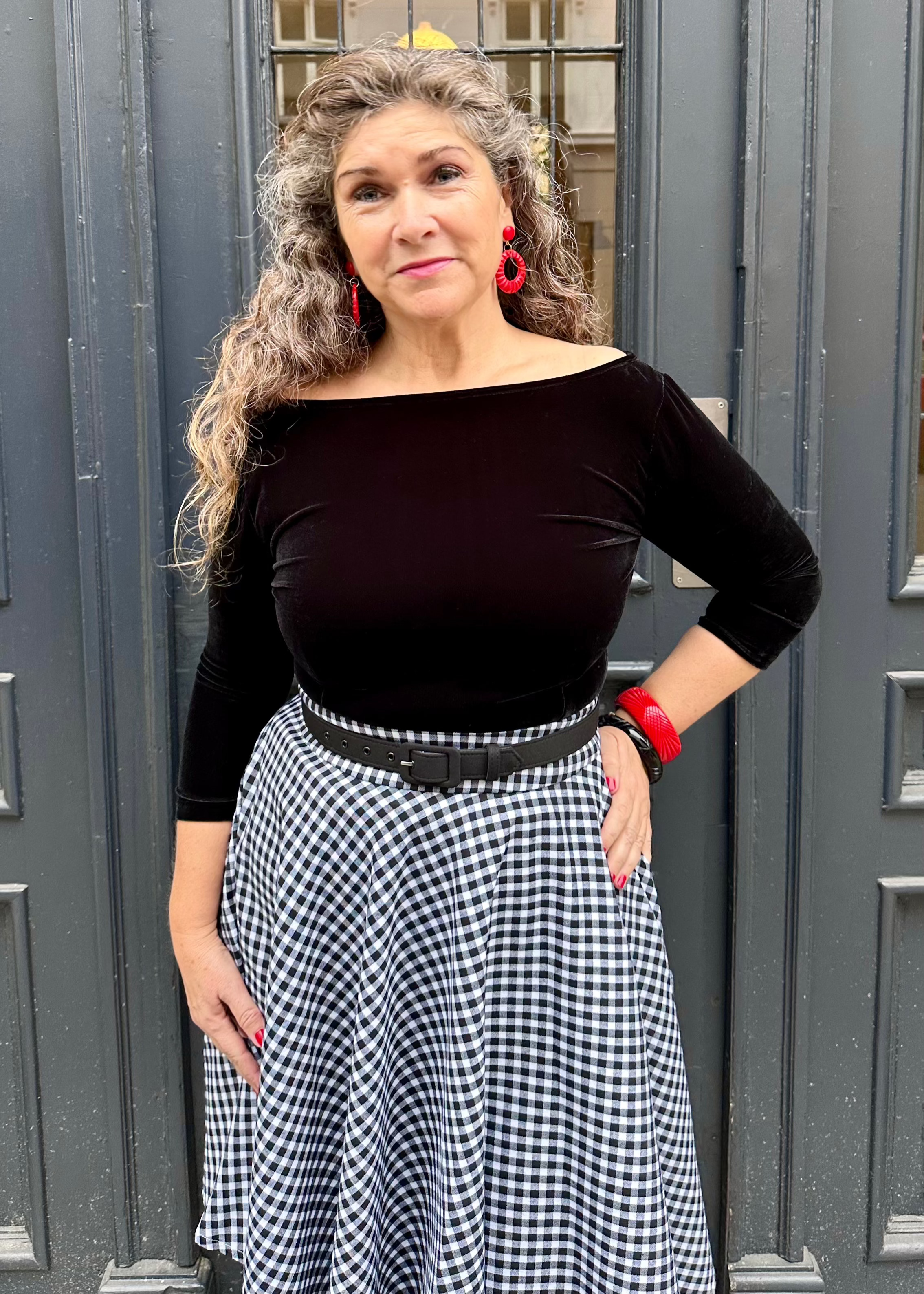 Boatneck vendbar top i sort velour jersey top Daisy Dapper