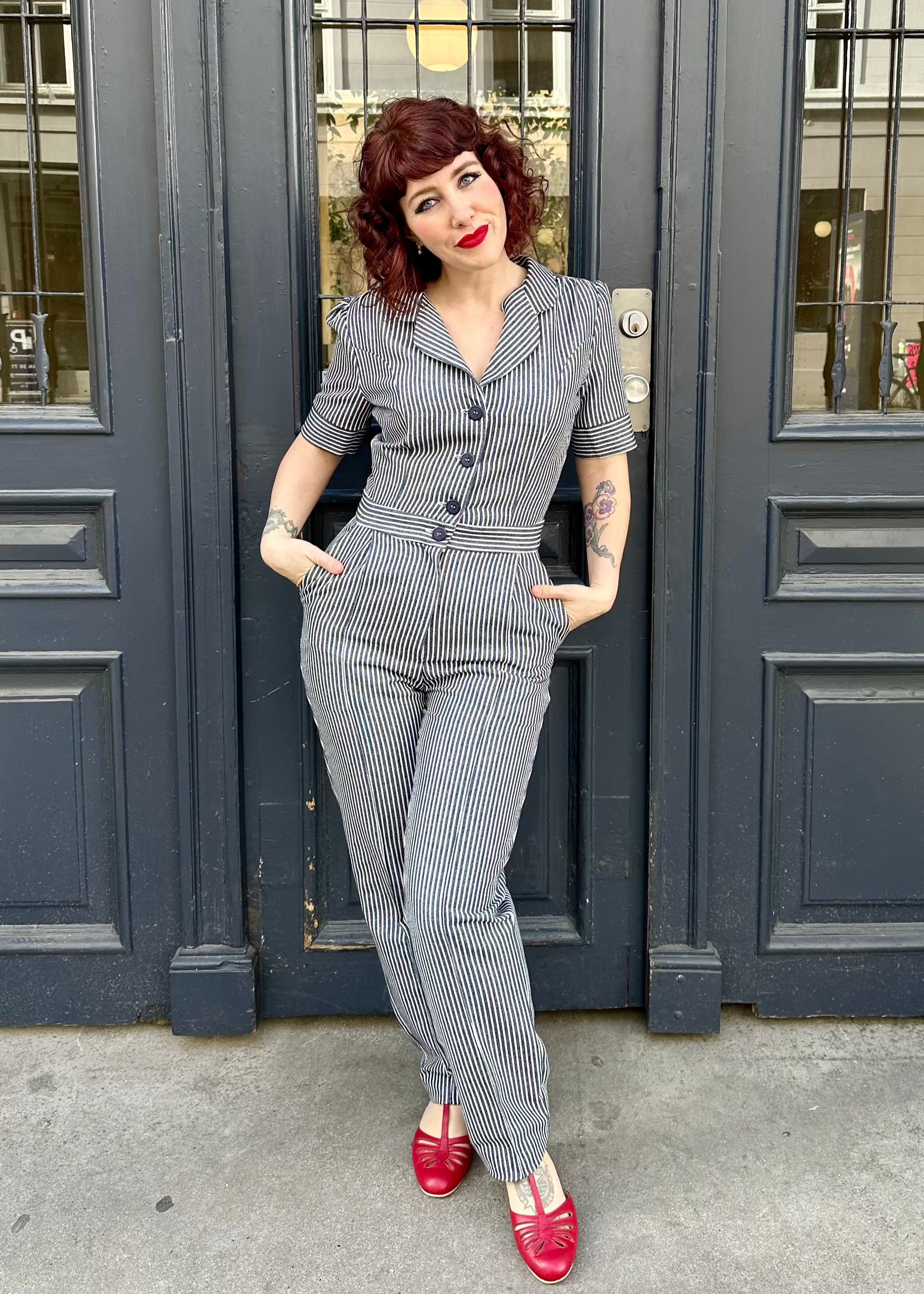 Buksedragt i navy med striber buksedragt Very Cherry