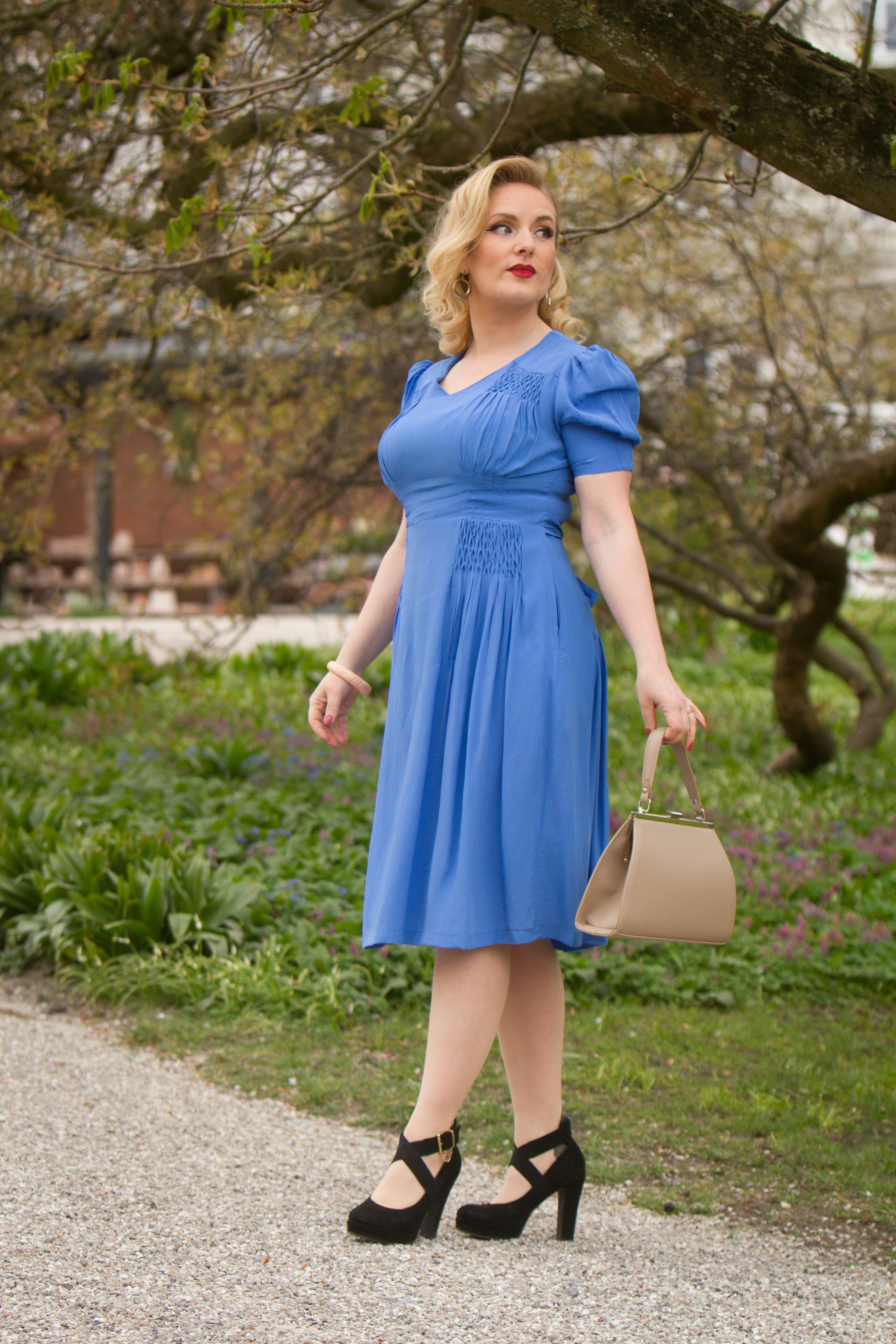Daisy Dress med smock i palace blue aline kjole Seamstress Of Bloomsbury
