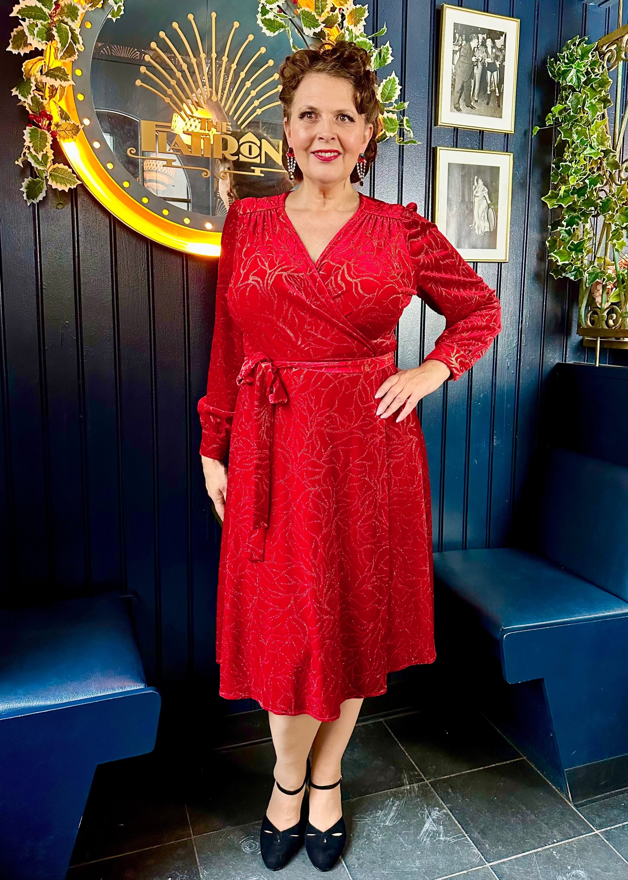 Dalida velour slåom kjole i rød med glitter Kjoler Very Cherry