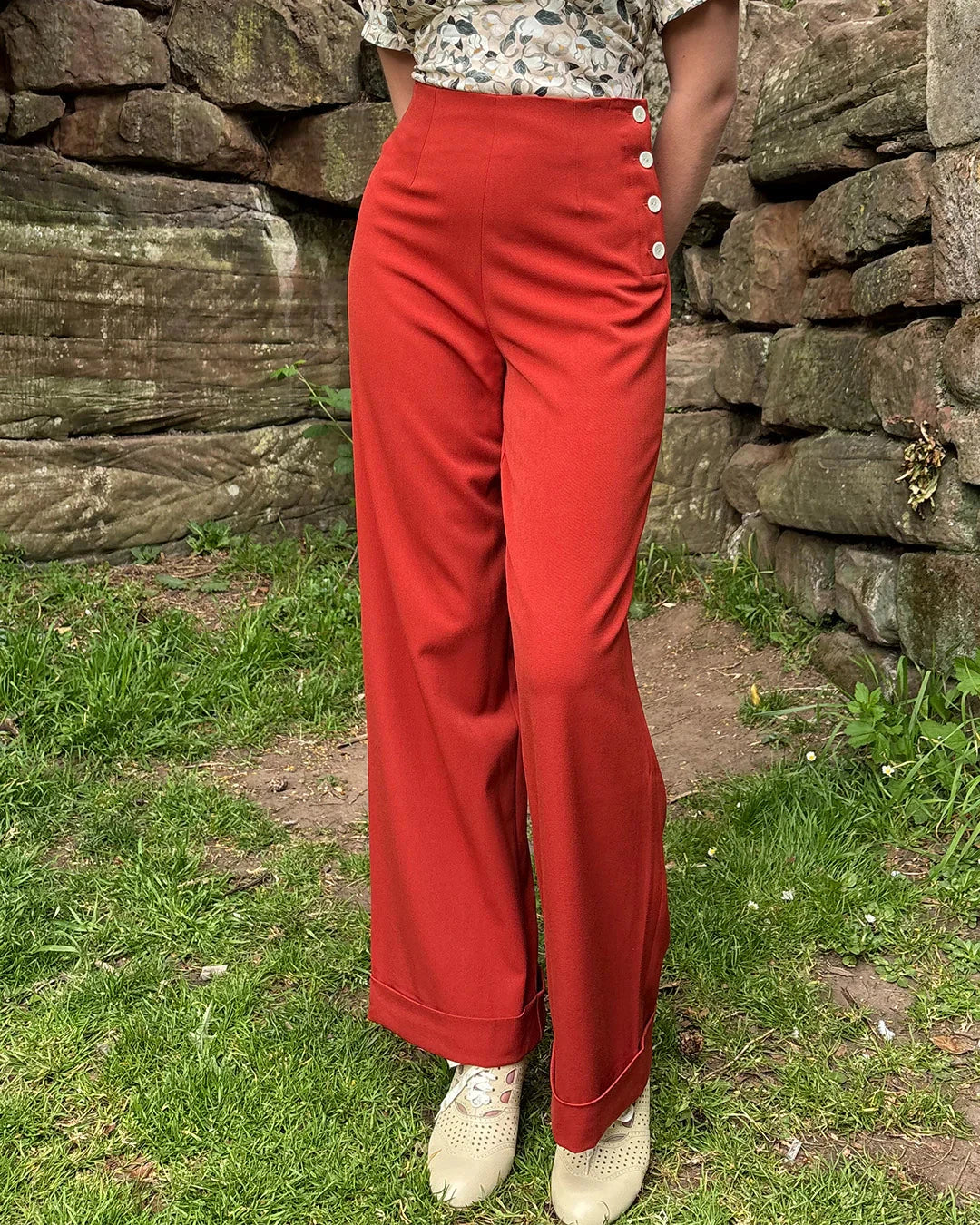 Højtaljede swing bukser med brede ben i rust bukser House of Foxy