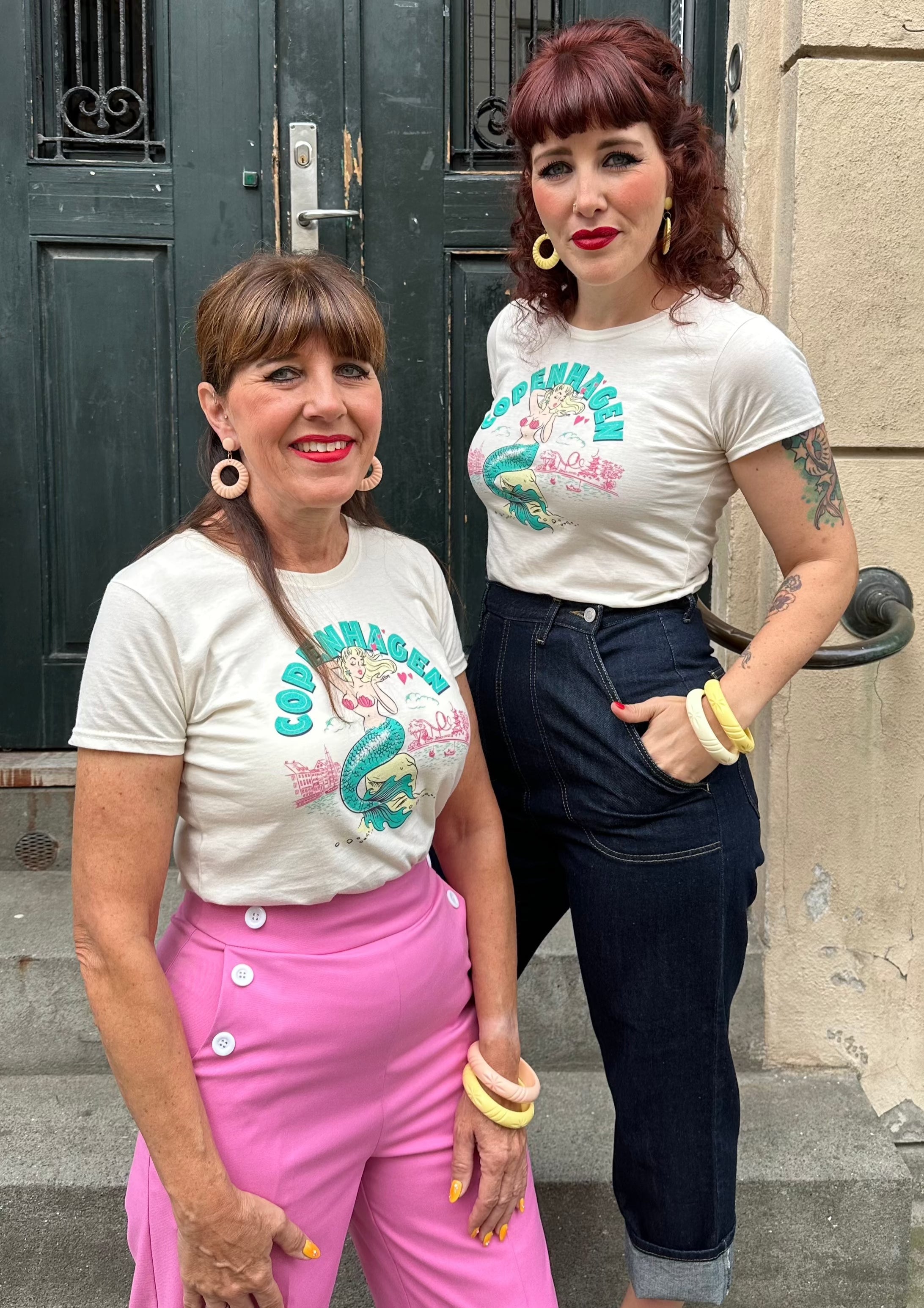 Hoop øreringe med mønster i 1950'er stil i lys gul Accessories Rock It Rosie