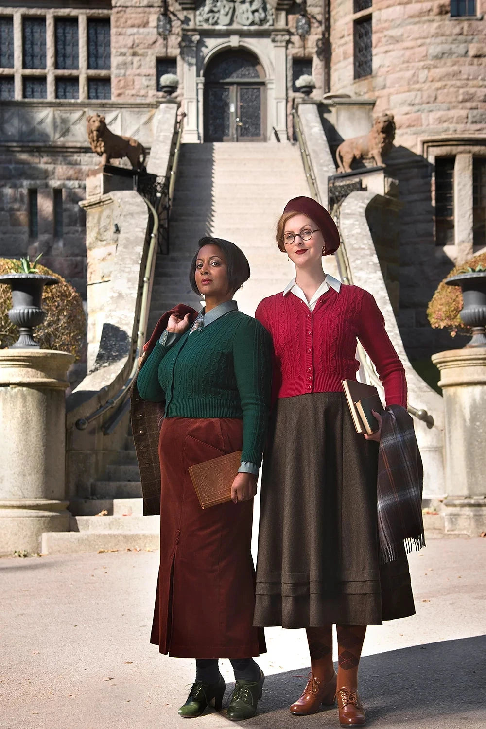 Ice Skater Cardigan i granatæble rød merinould cardigan Emmy Design