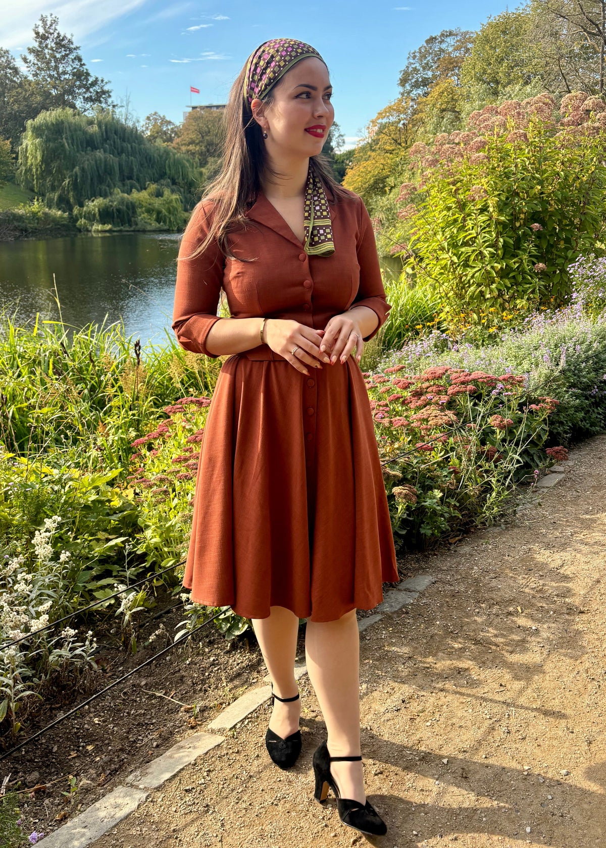 Kelly 1950er swing kjole - cognac linen look skjortekjole Daisy Dapper