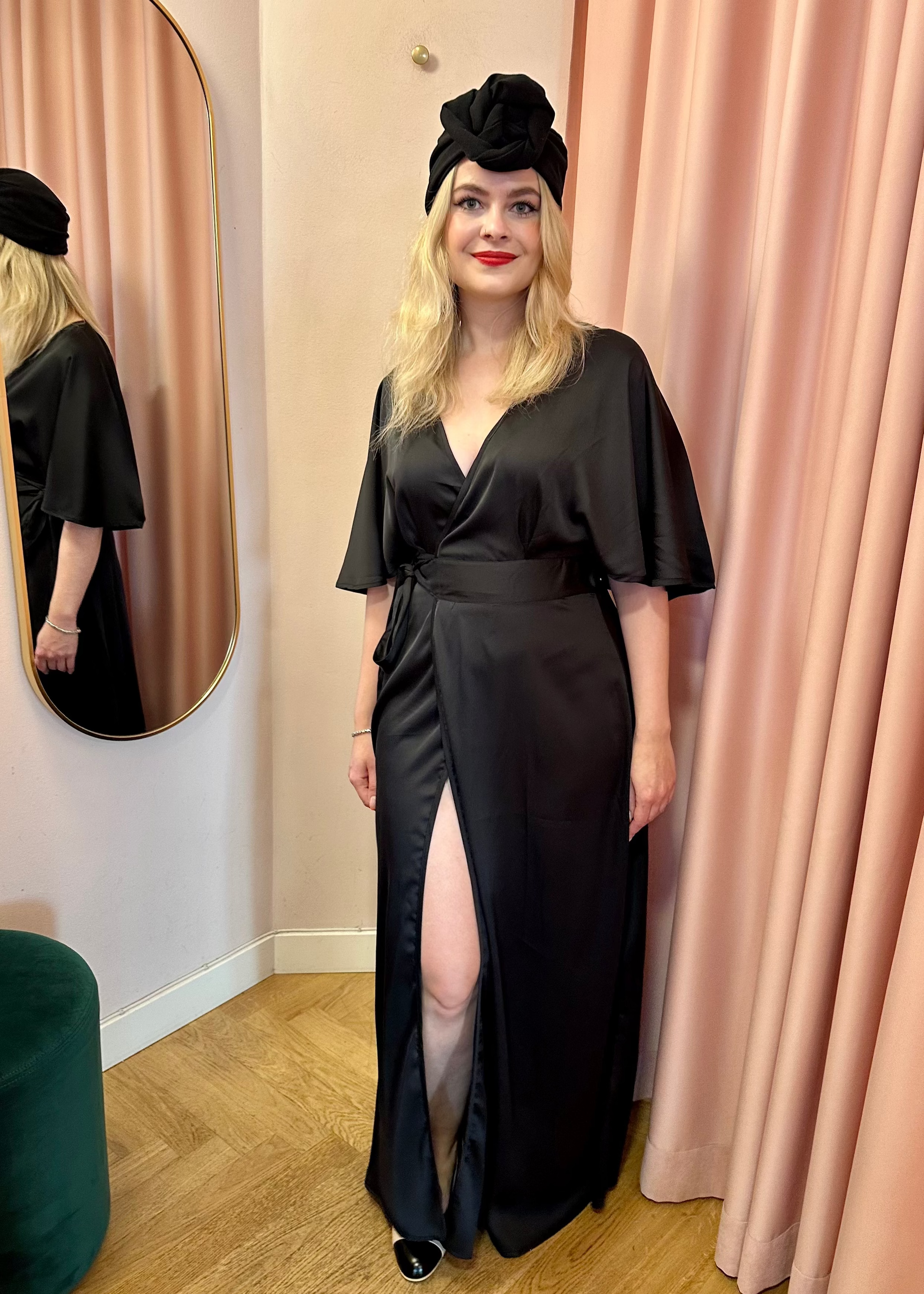 Loungewear vintage stils morgenkåbe i sort satin What Katie Did