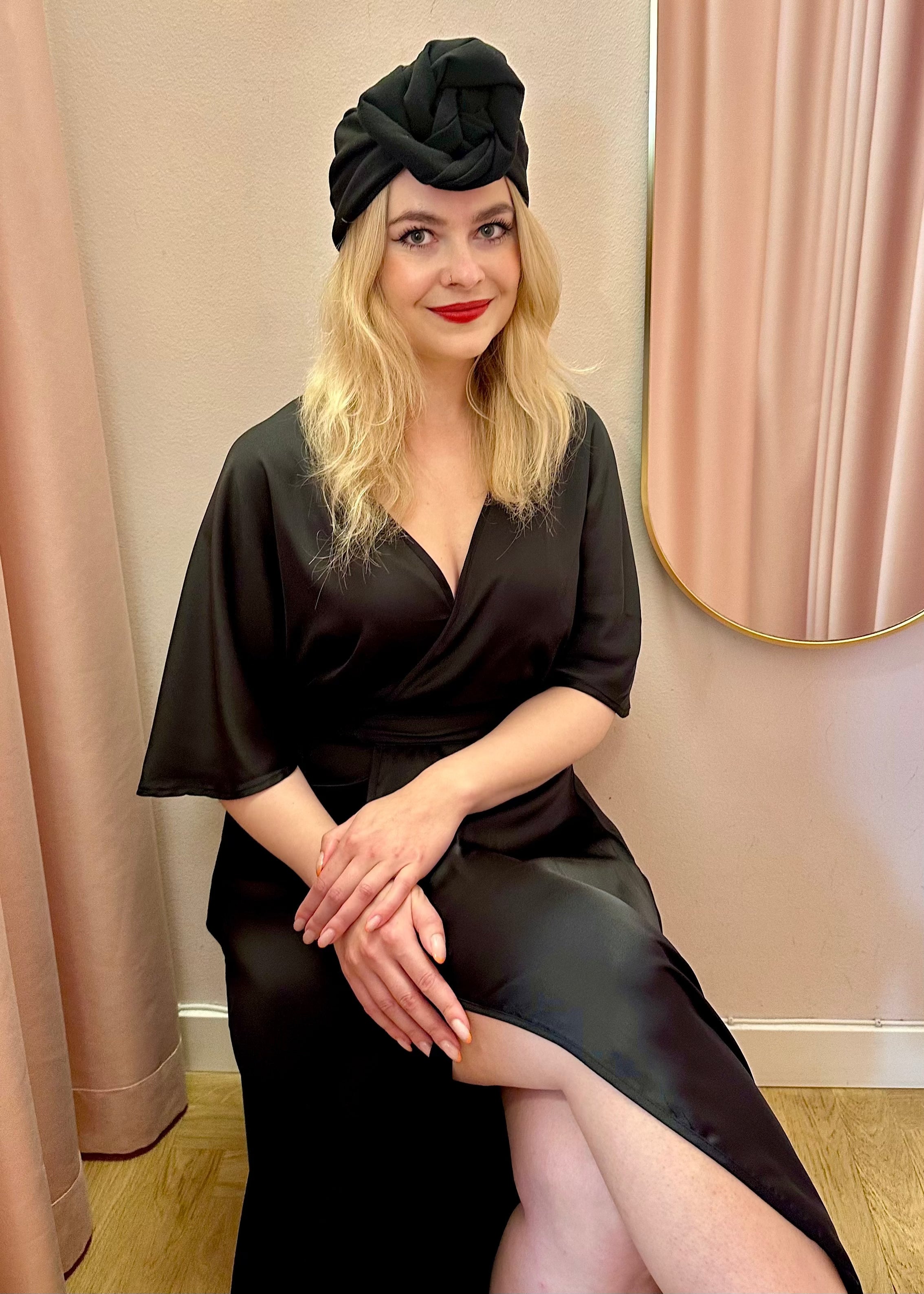 Loungewear vintage stils morgenkåbe i sort satin What Katie Did