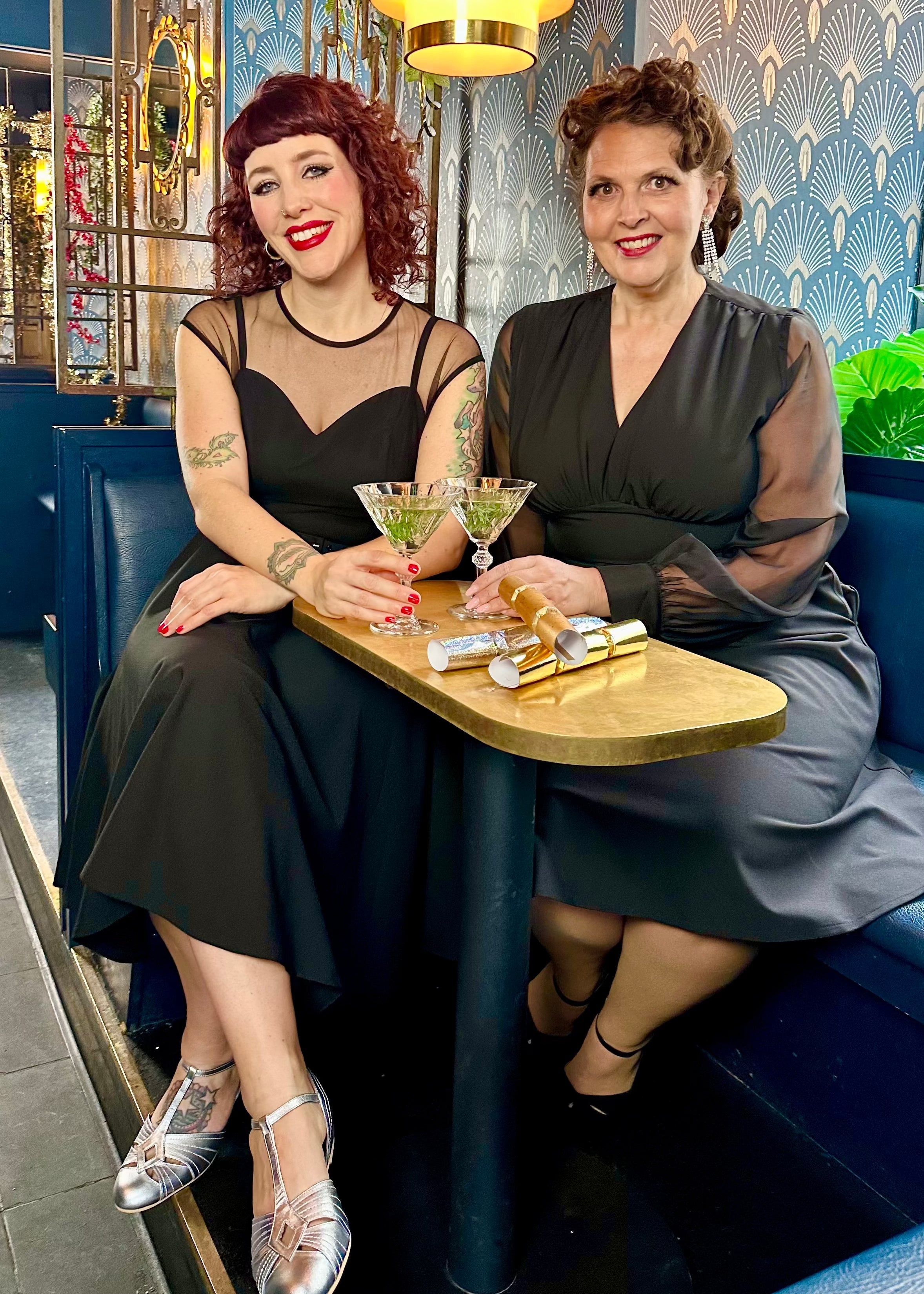 Matilda swing kjole i sort med chiffon detalje Kjoler Daisy Dapper