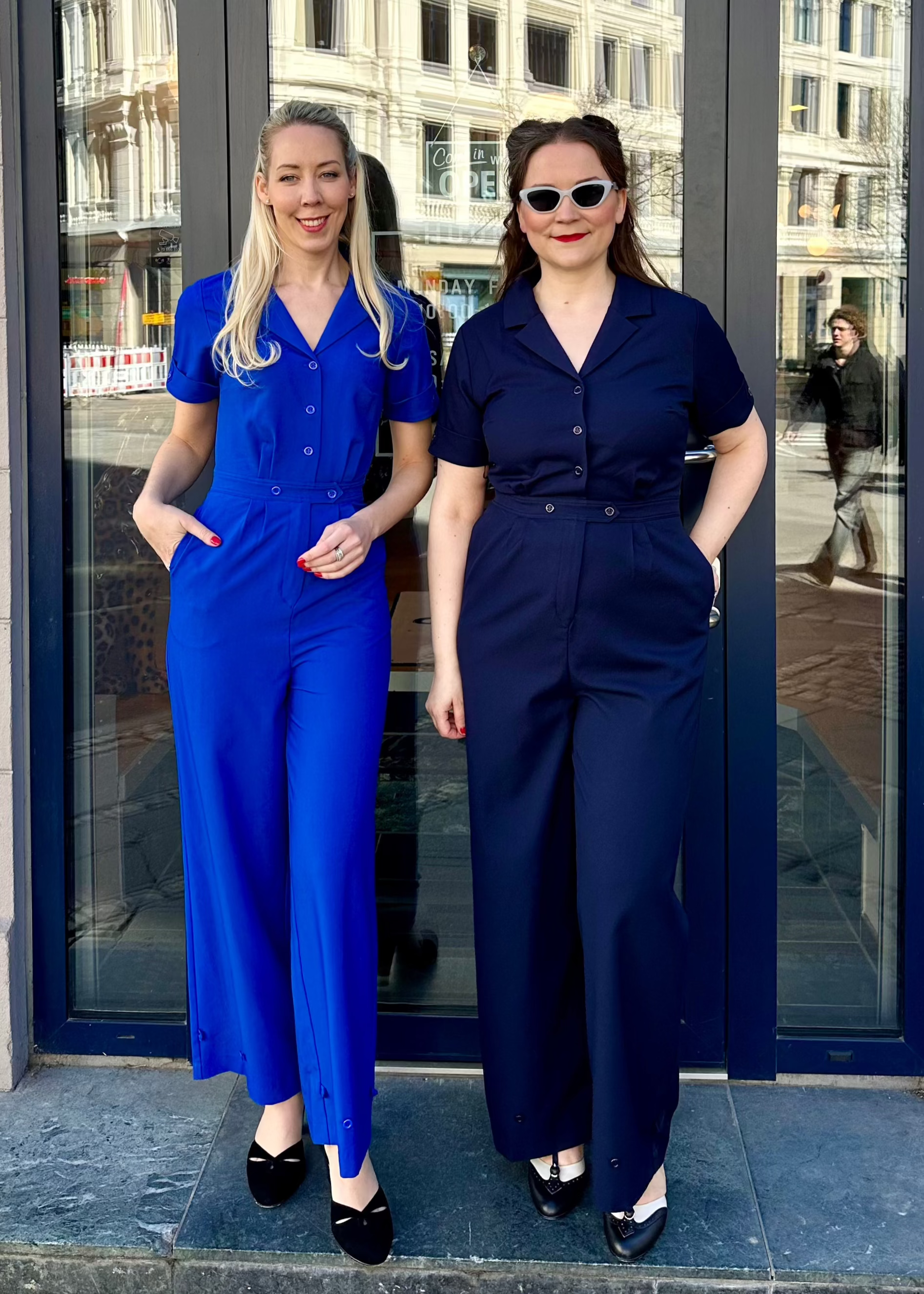 Maxine buksedragt med korte ærmer i navy toej Daisy Dapper