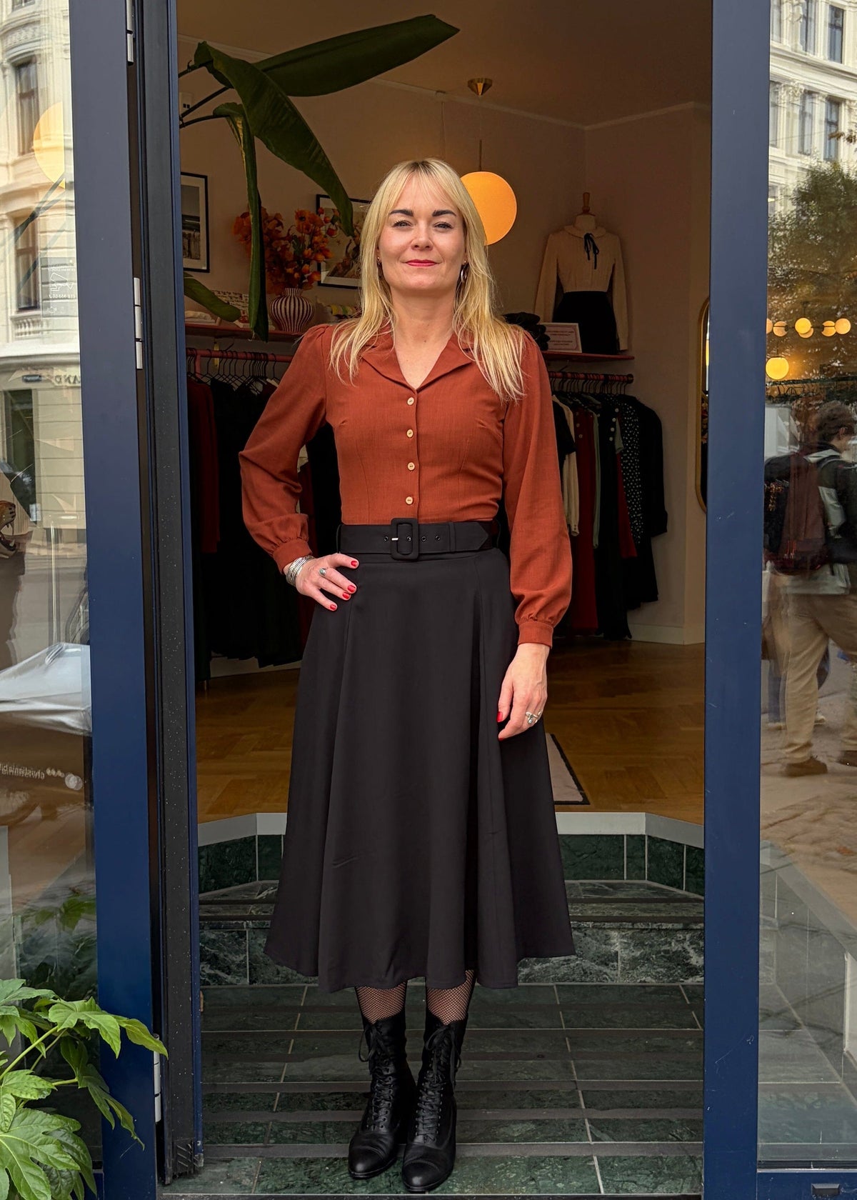 Midi nederdel med bælte - sort linen look midi nederdel Daisy Dapper