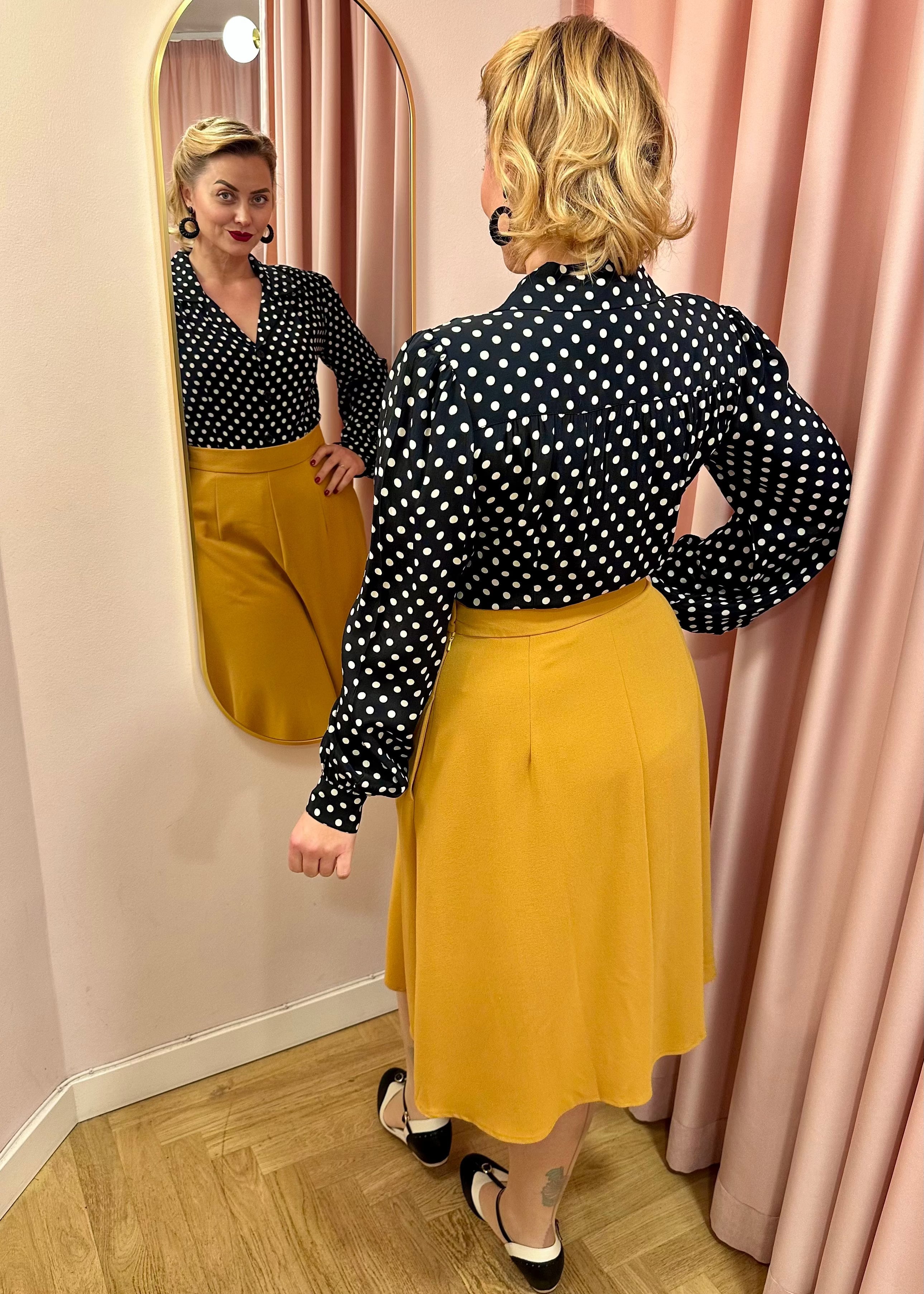 Poppy vintage stils skjortebluse med prikker langærmet skjorte Seamstress Of Bloomsbury