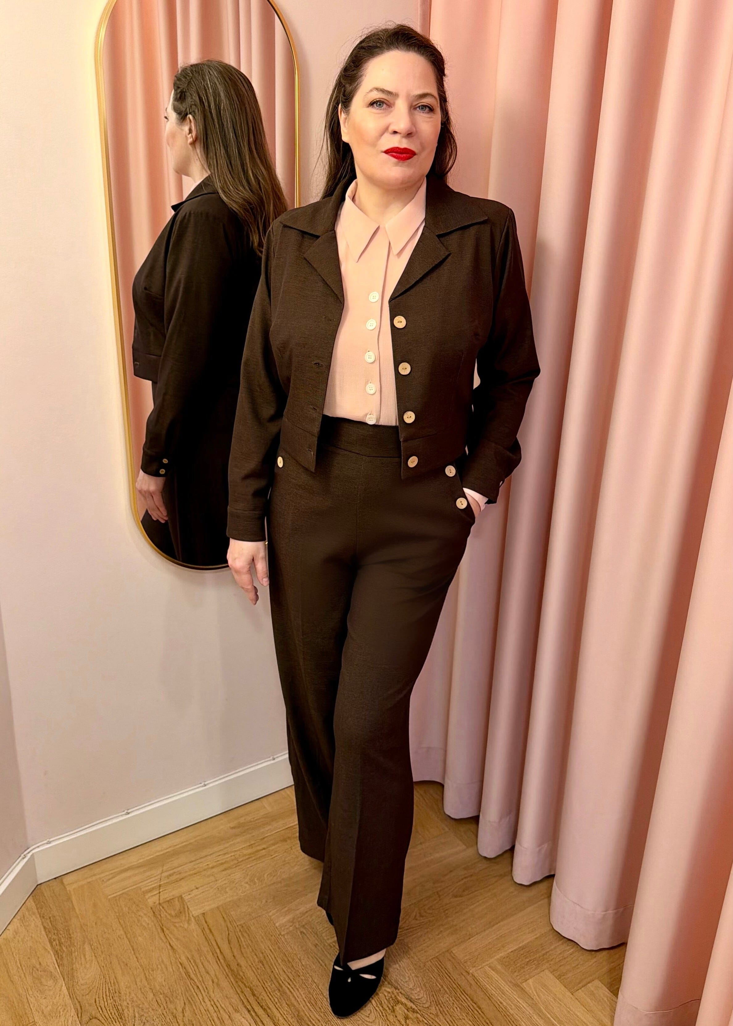 Sally højtaljede bukser med knapper - brun bukser Daisy Dapper