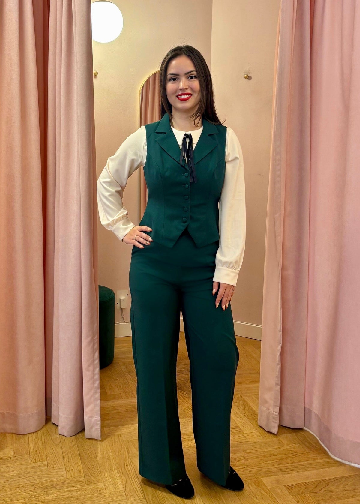 Sally højtaljede bukser med knapper - mørkegrøn bukser Daisy Dapper