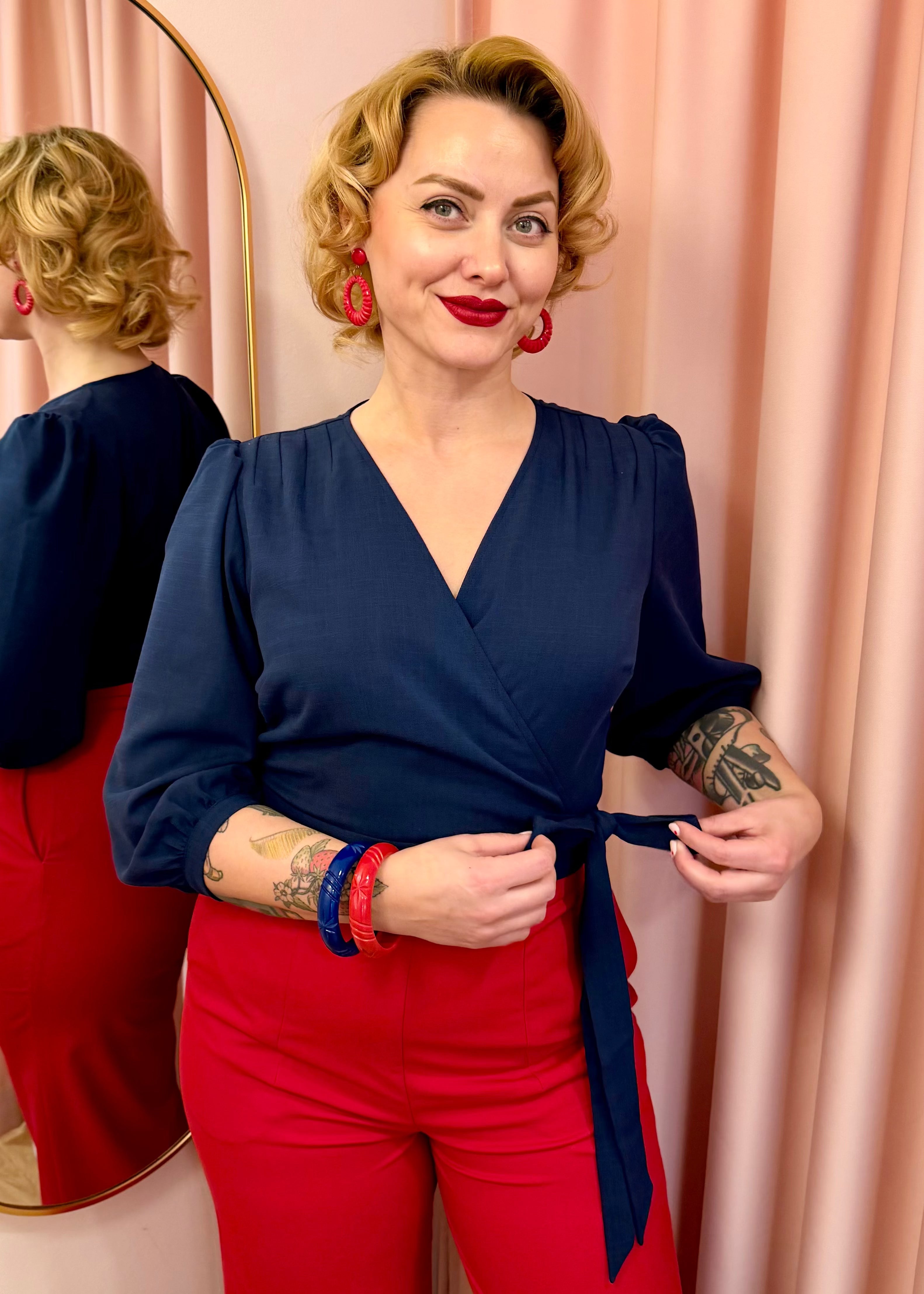 Slåom bluse med 3/4 lange ærmer - navy blå bluse Daisy Dapper