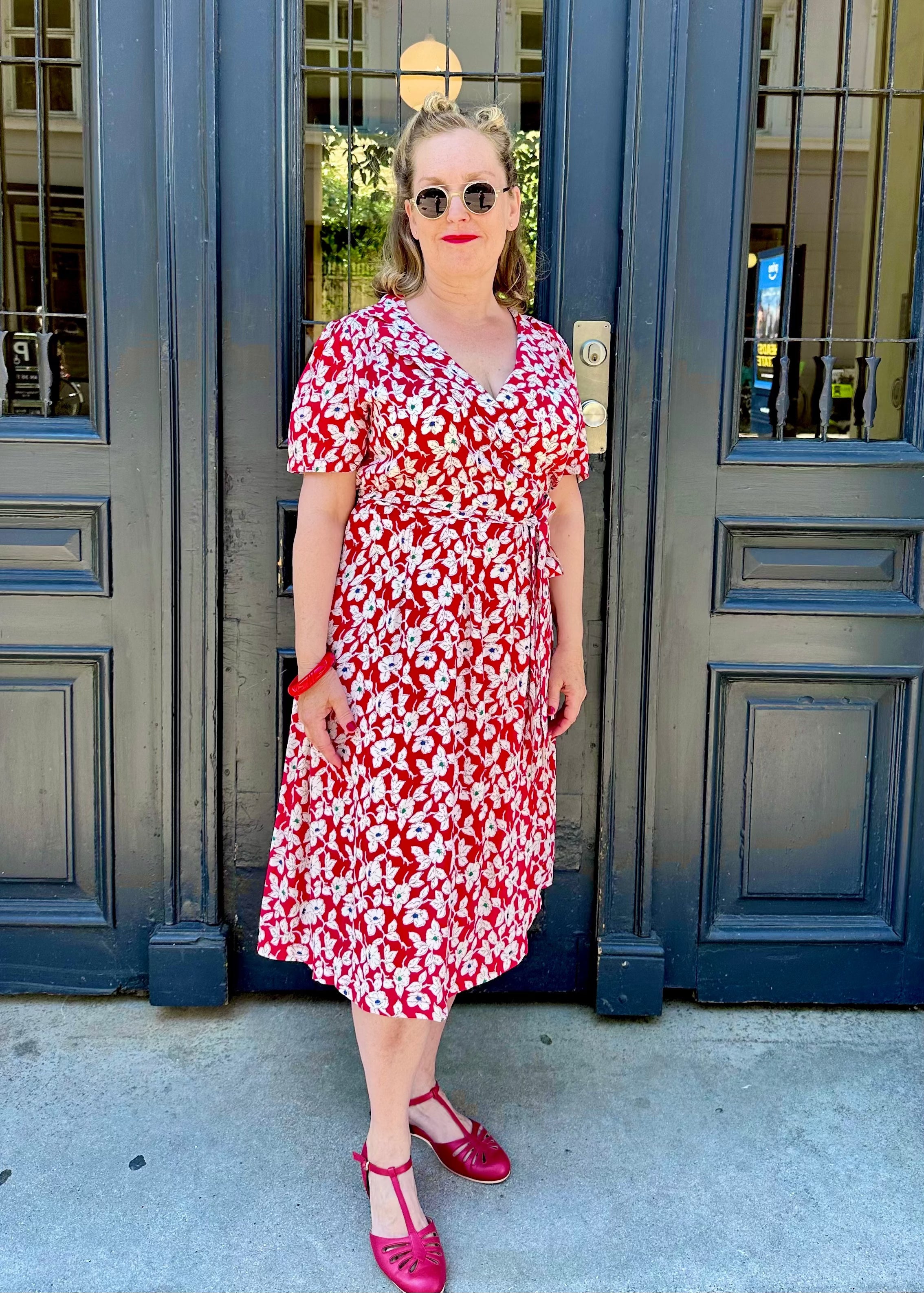 Slåom kjole i 'pansy' print slåom kjole Seamstress Of Bloomsbury