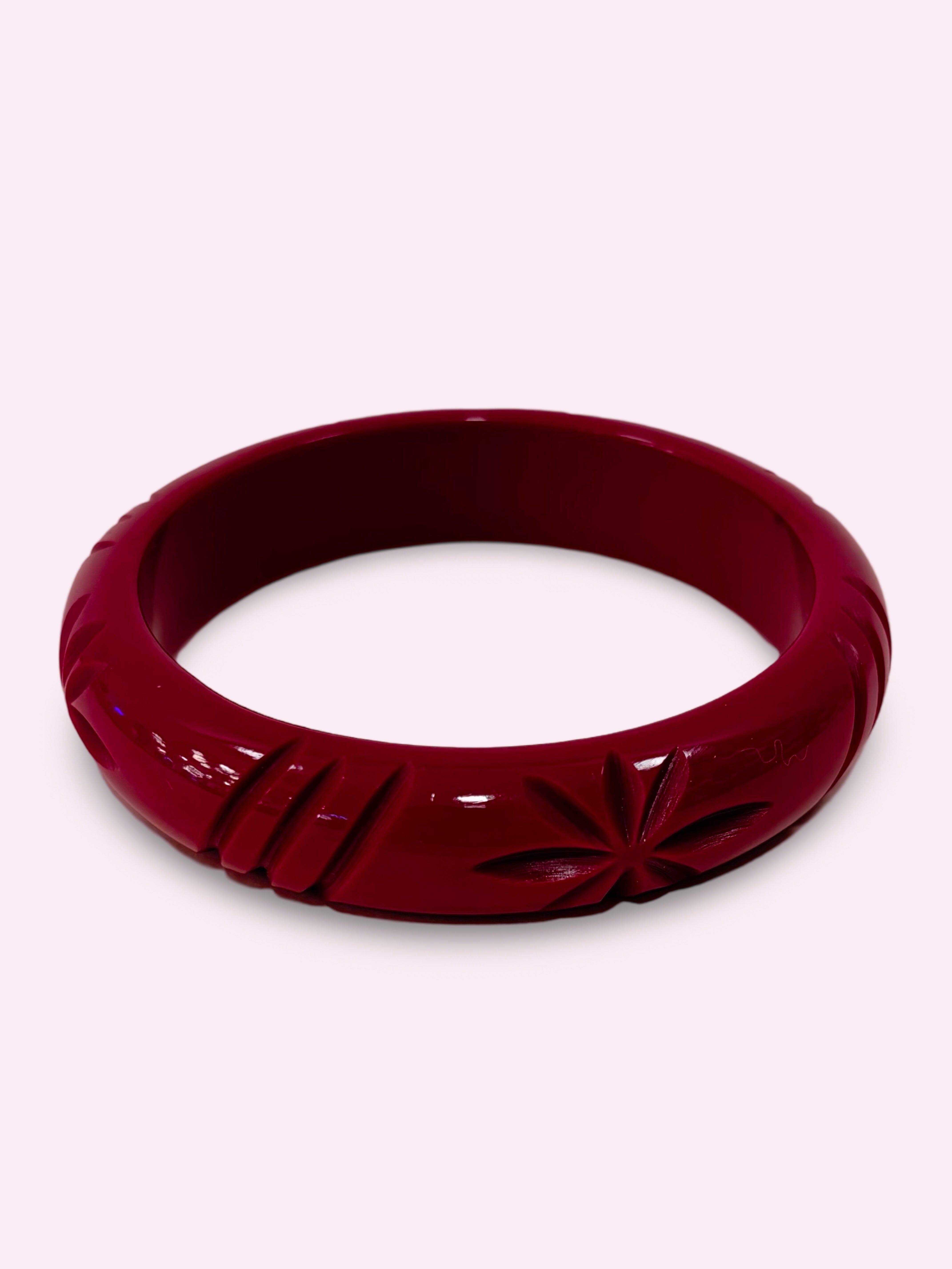 Smalt armbånd i vintage stil, Magenta Accessories Rock It Rosie