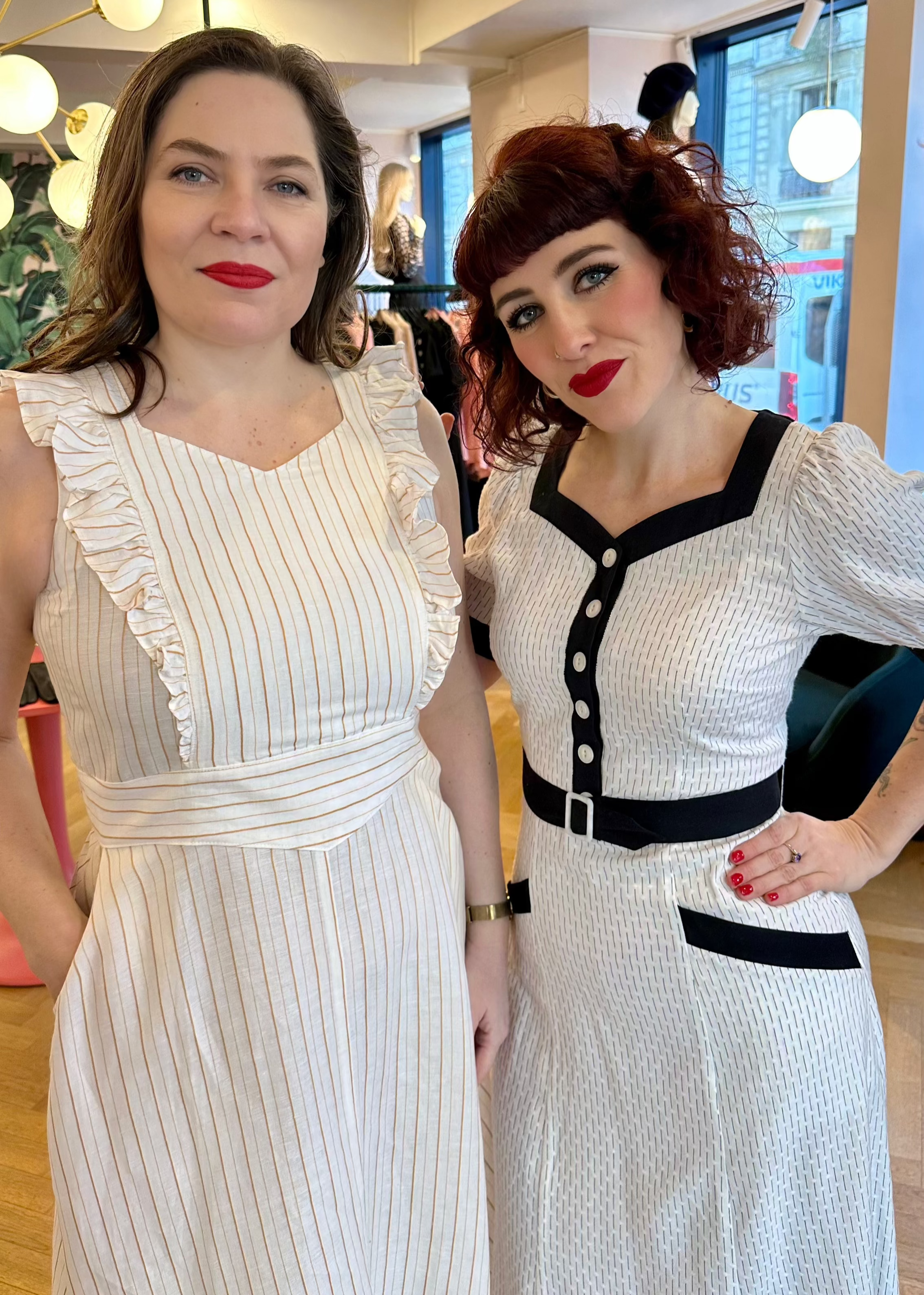 Sweetheart Shirt Dress skjortekjole i hvid og sort aline kjole Emmy Design