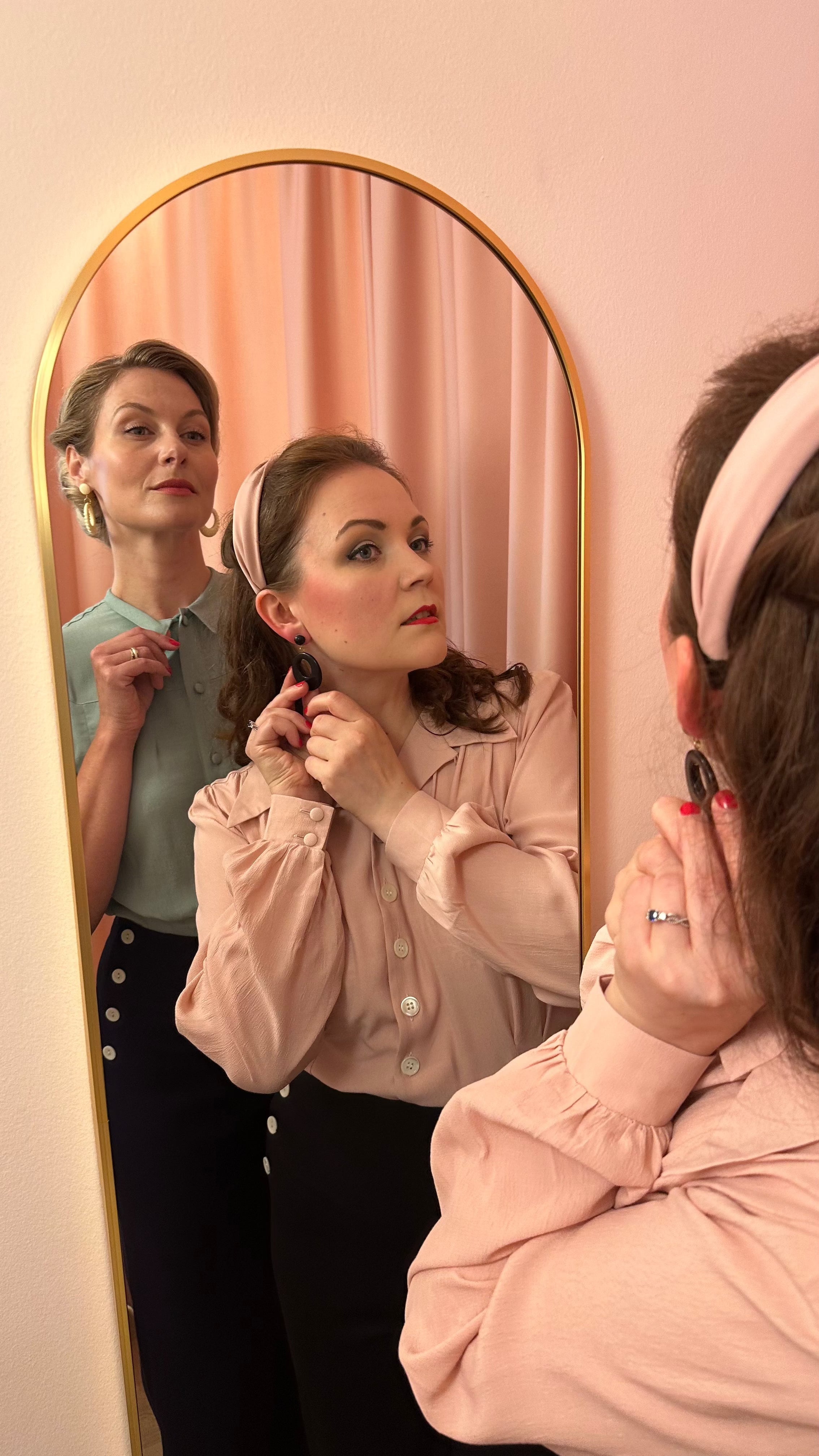 Sweetheart vintage stils skjortebluse i rosa blush langærmet skjorte House of Foxy