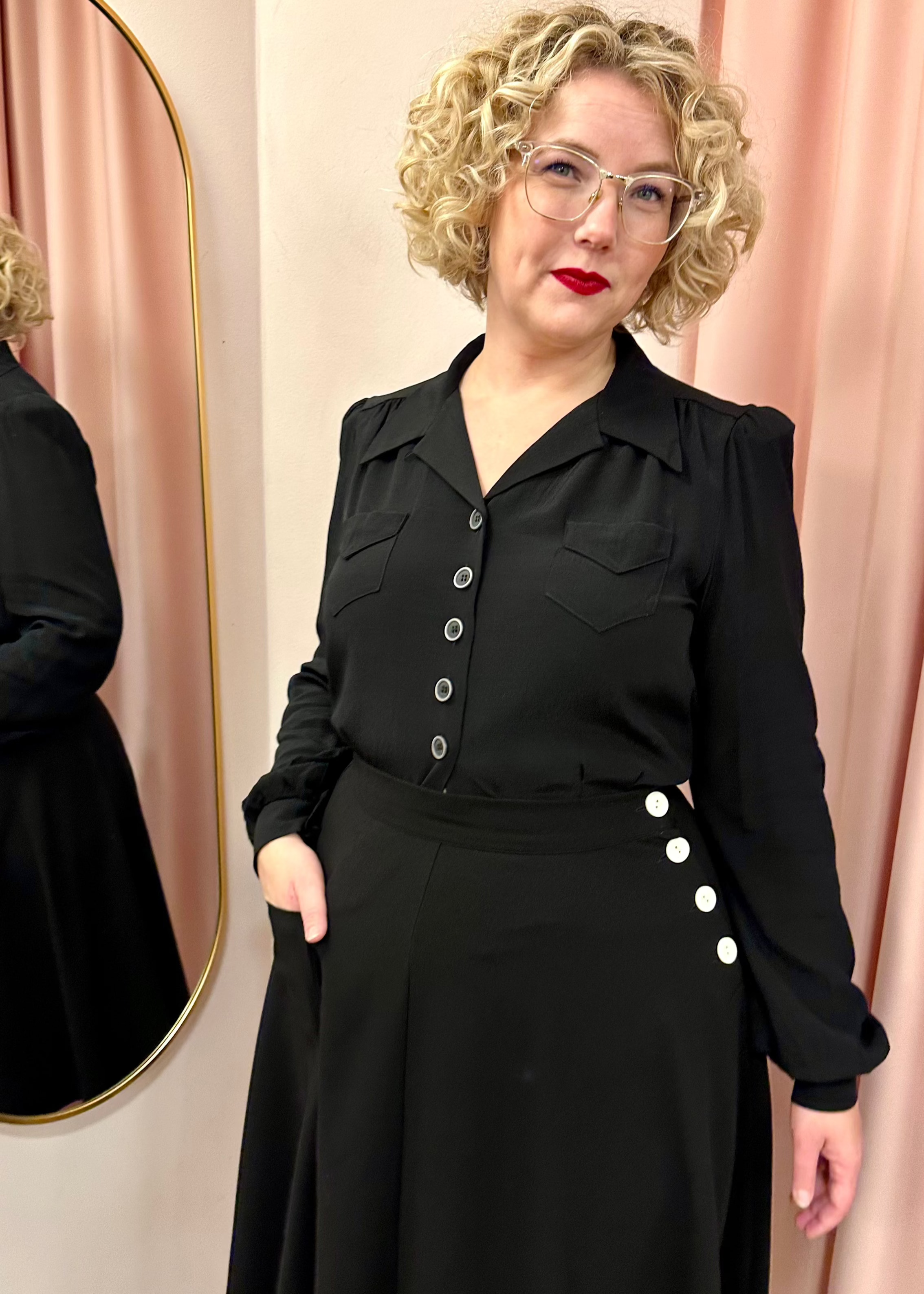 Sweetheart vintage stils skjortebluse i sort langærmet skjorte House of Foxy