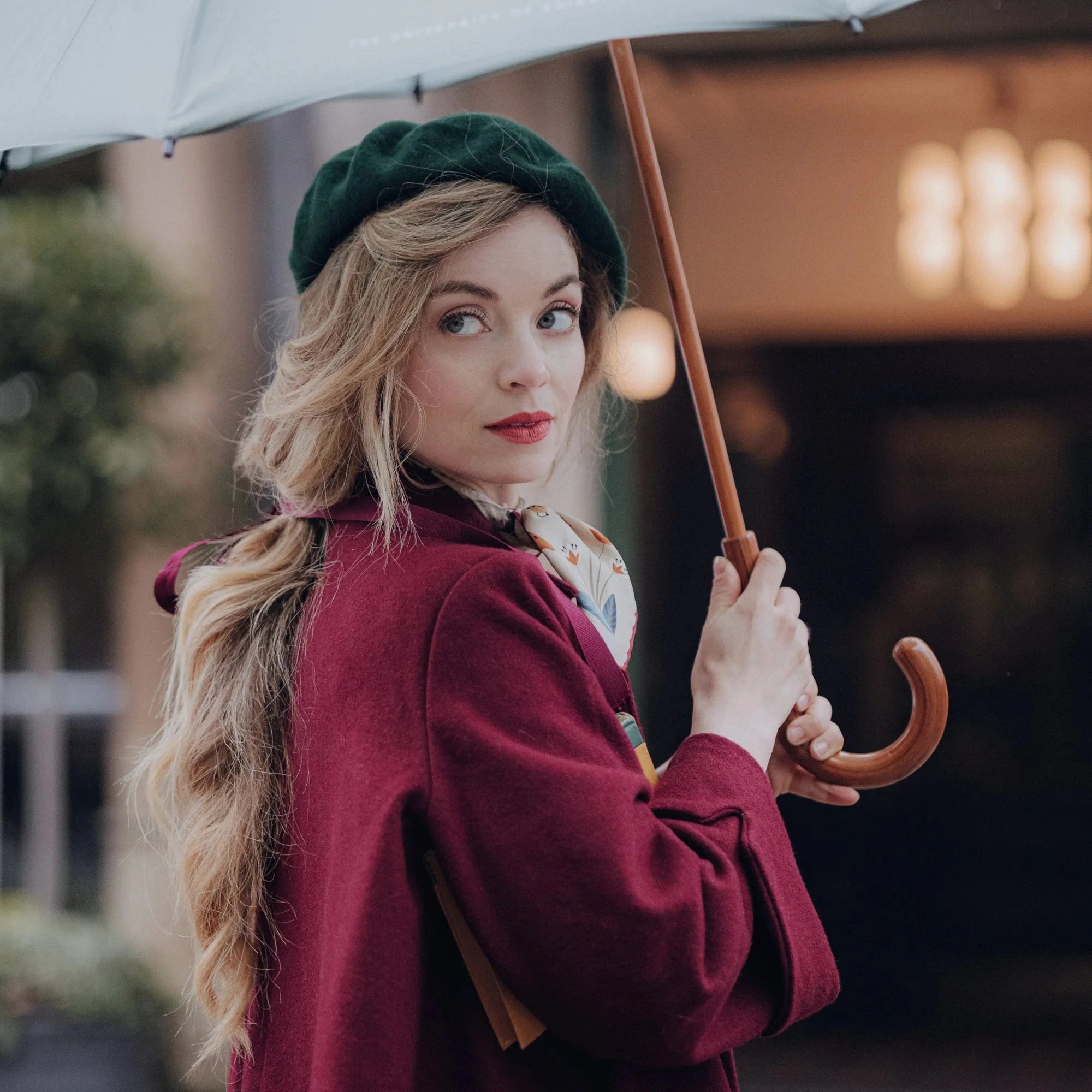 Swing jakke i bordeaux uld frakke Seamstress Of Bloomsbury