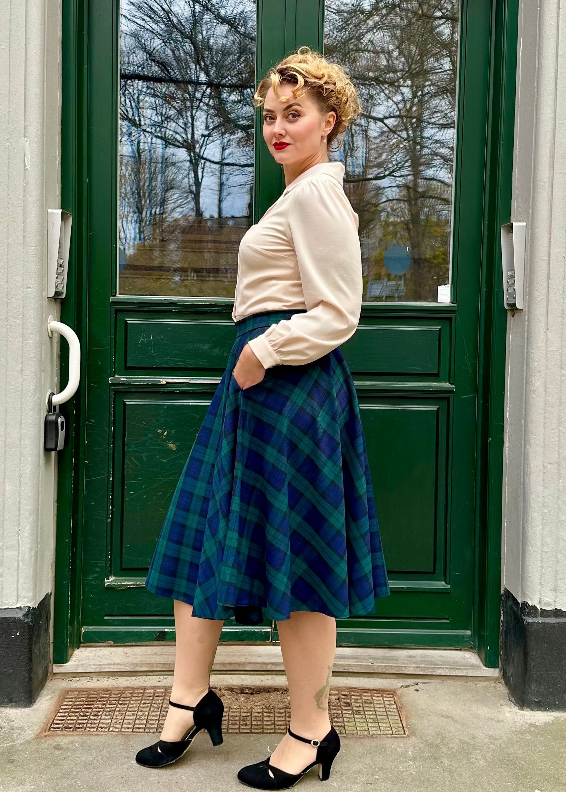 Swing nederdel i blå/ grønne tern toej Pretty Dress Company