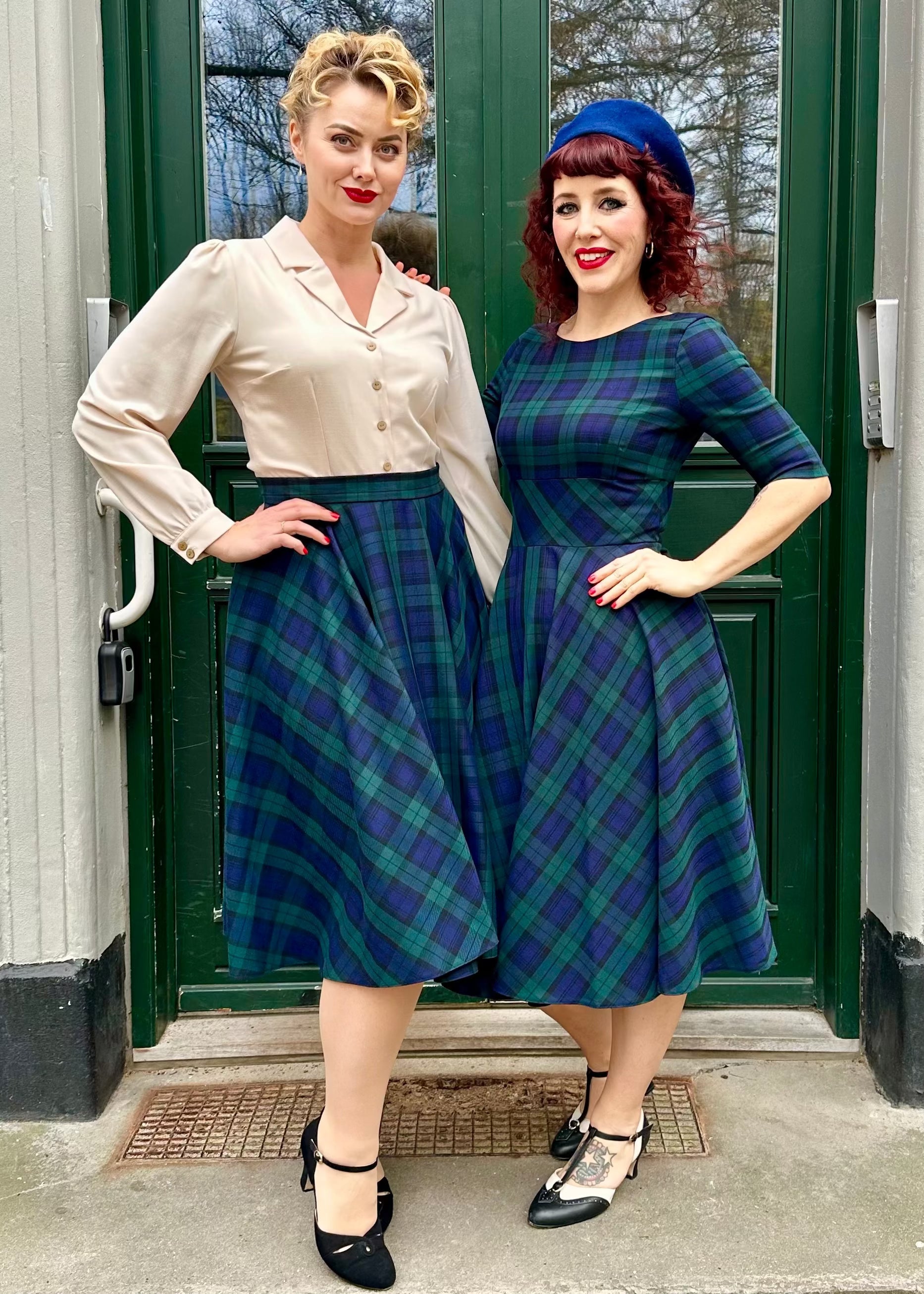 Swing nederdel i blå/ grønne tern toej Pretty Dress Company