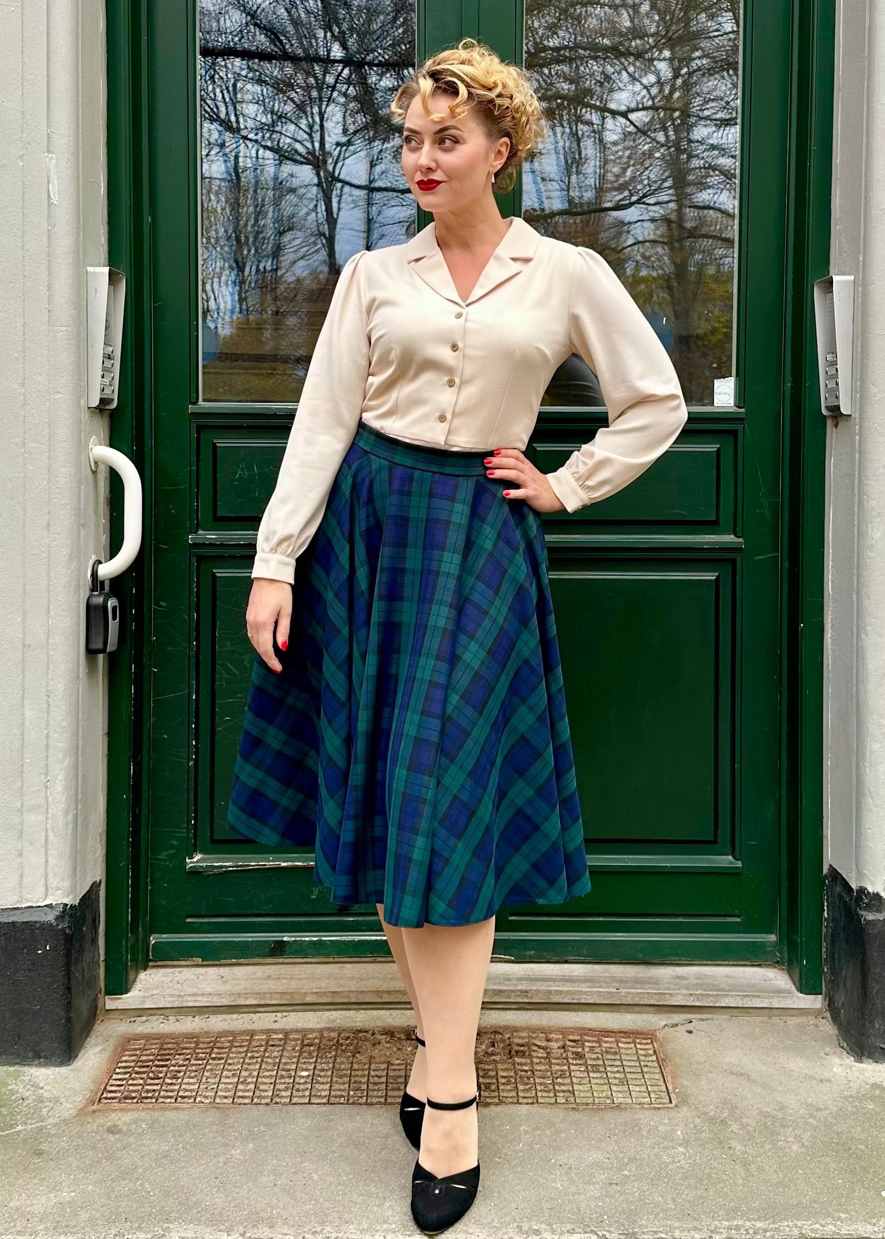 Swing nederdel i blå/ grønne tern toej Pretty Dress Company