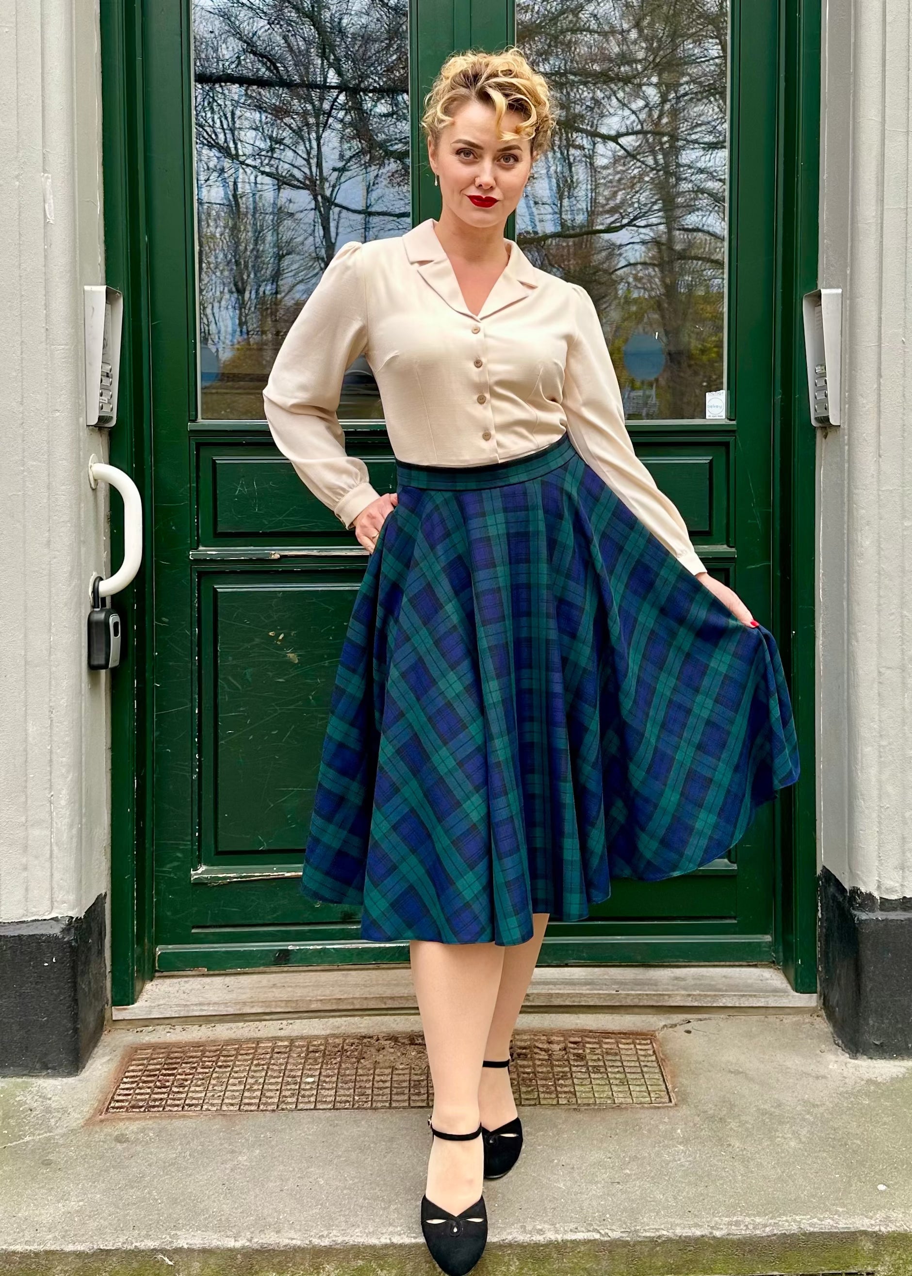 Swing nederdel i blå/ grønne tern toej Pretty Dress Company