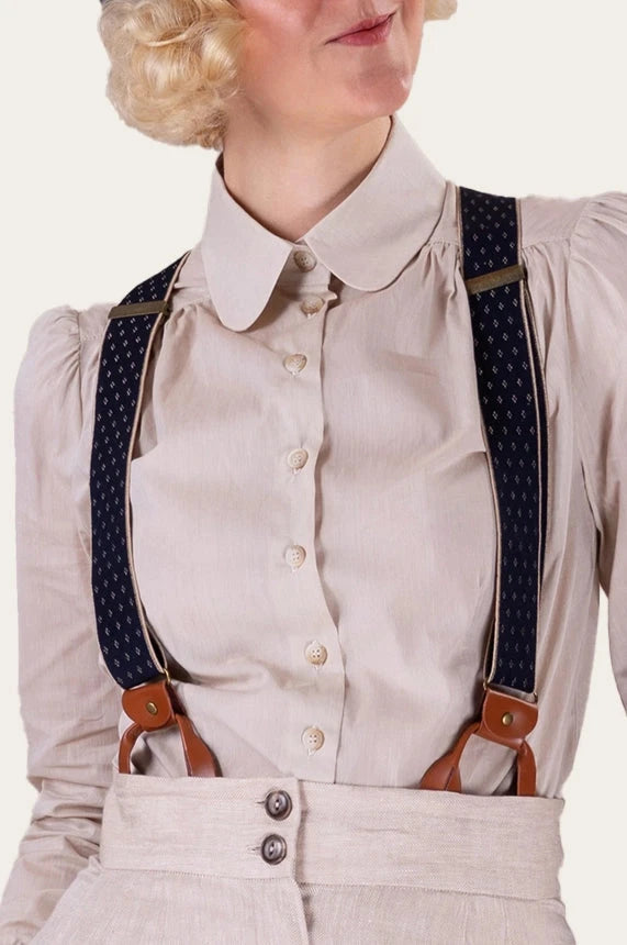 The Sassy Suspenders seler i navy med ruder Accessories Emmy Design