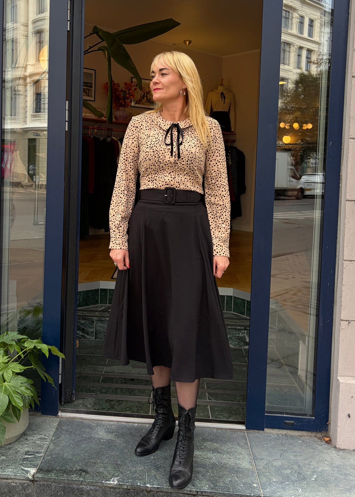 Vera langærmet skjorte - tan spot langærmet skjorte Daisy Dapper