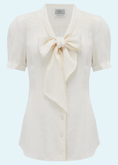 Bloomsbury: Eva - Kortærmet skjorte med bindesløjfe i creme toej Seamstress Of Bloomsbury 
