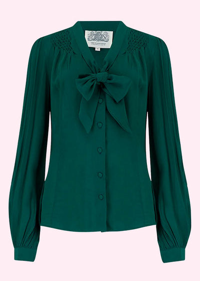 Bloomsbury: Eva - Langærmet skjorte med bindesløjfe i grøn toej Seamstress Of Bloomsbury 