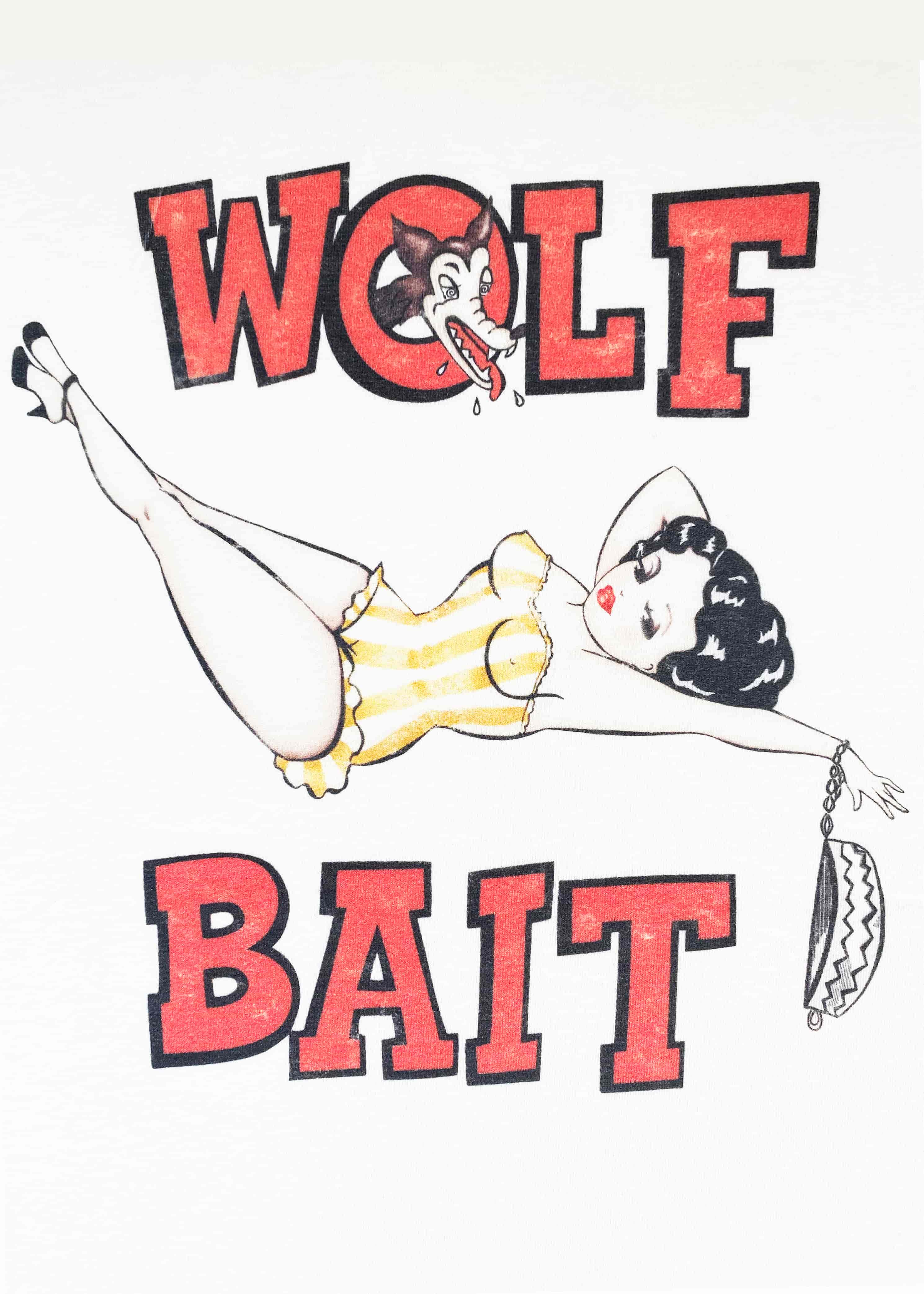 Mischief Made: Wolf Bait retro t-shirt med 50'er stils print toej Mondo Kaos