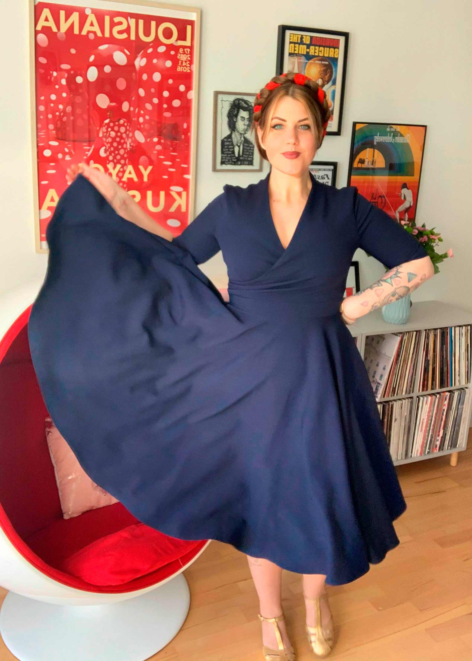 The Pretty Dress Company: Leyla swing kjole med faux wrap i navy tøj Mondo Kaos