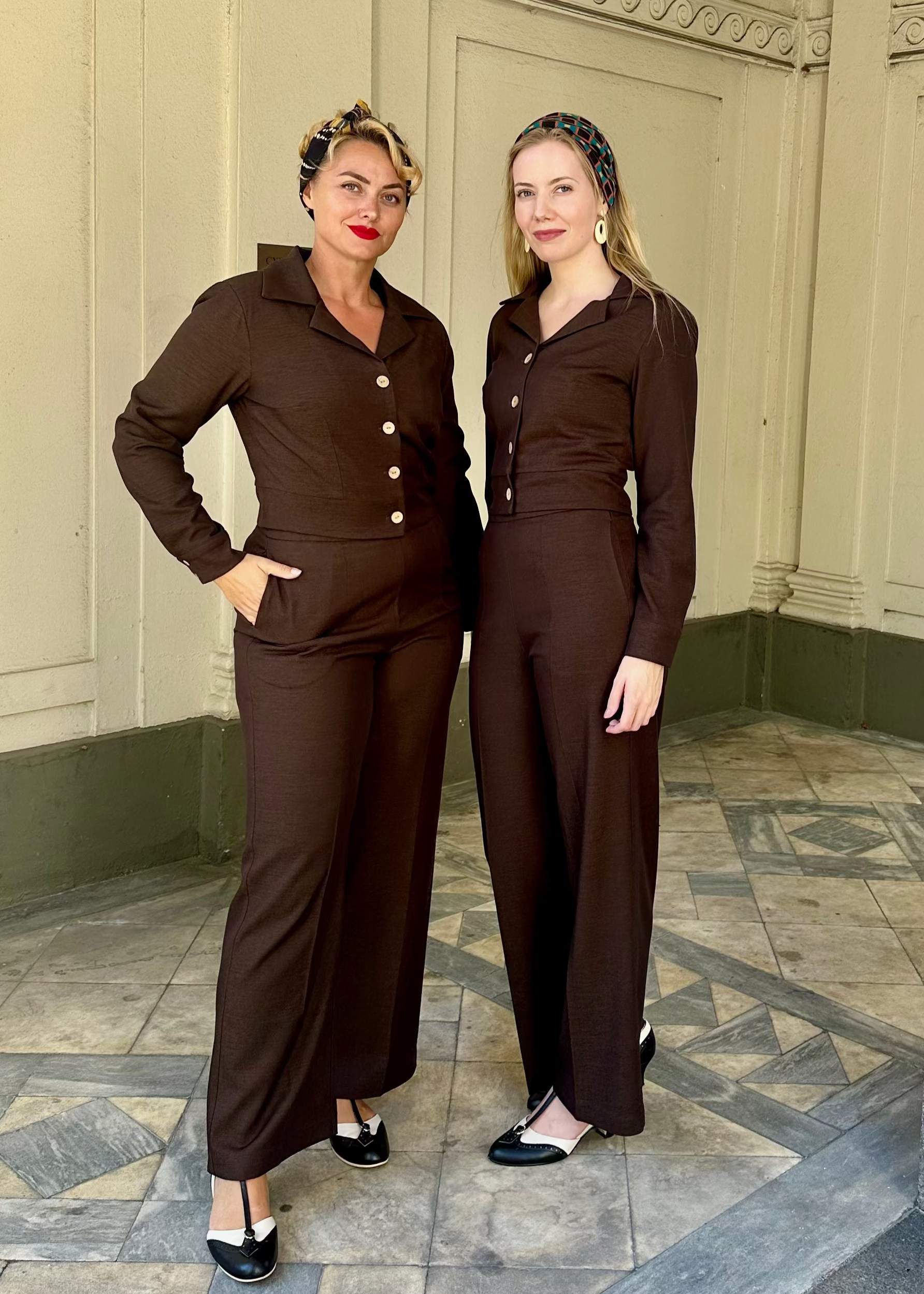 1940'er stils jakke i brun bluse Daisy Dapper 