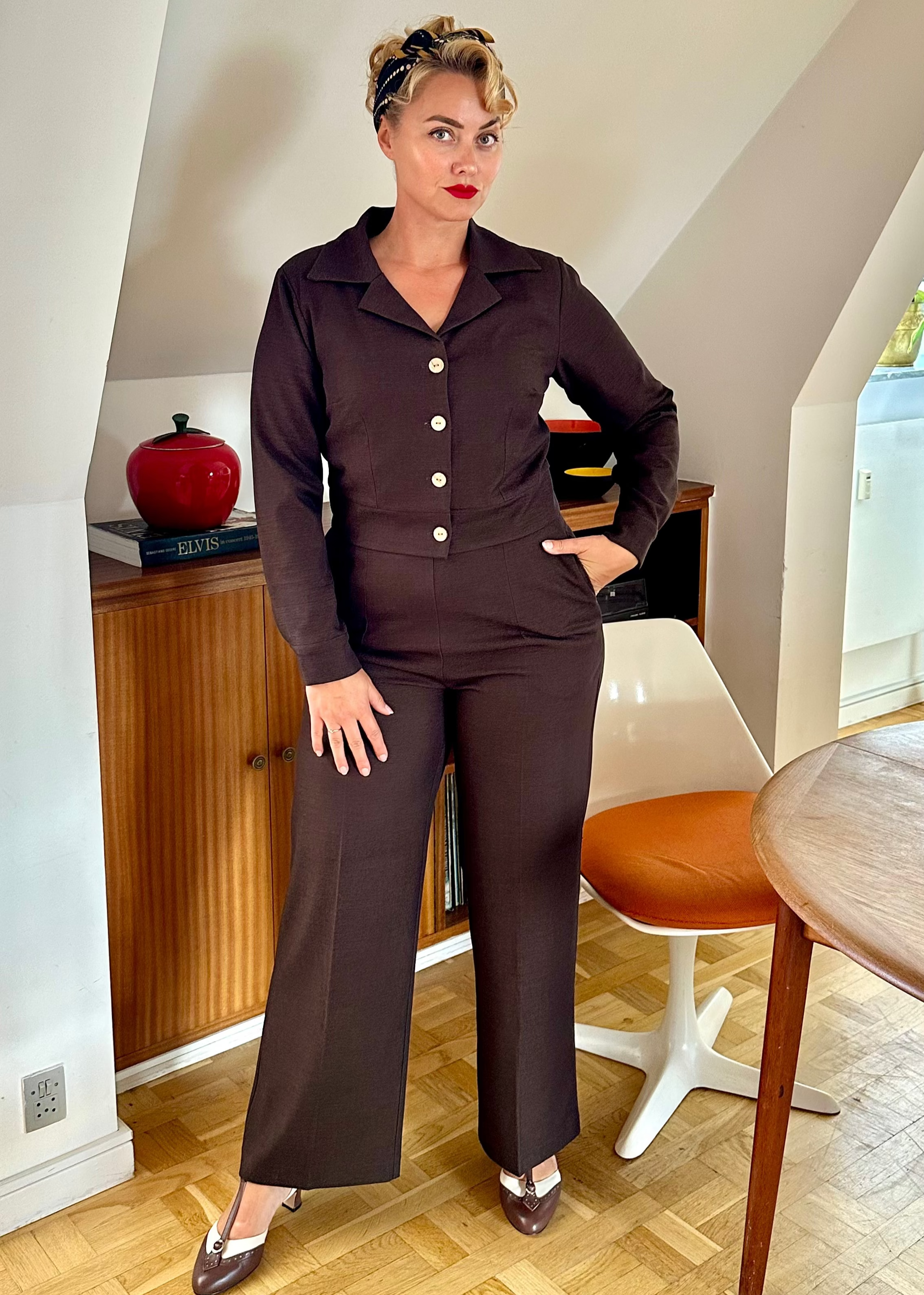 1940'er stils jakke i brun bluse Daisy Dapper 