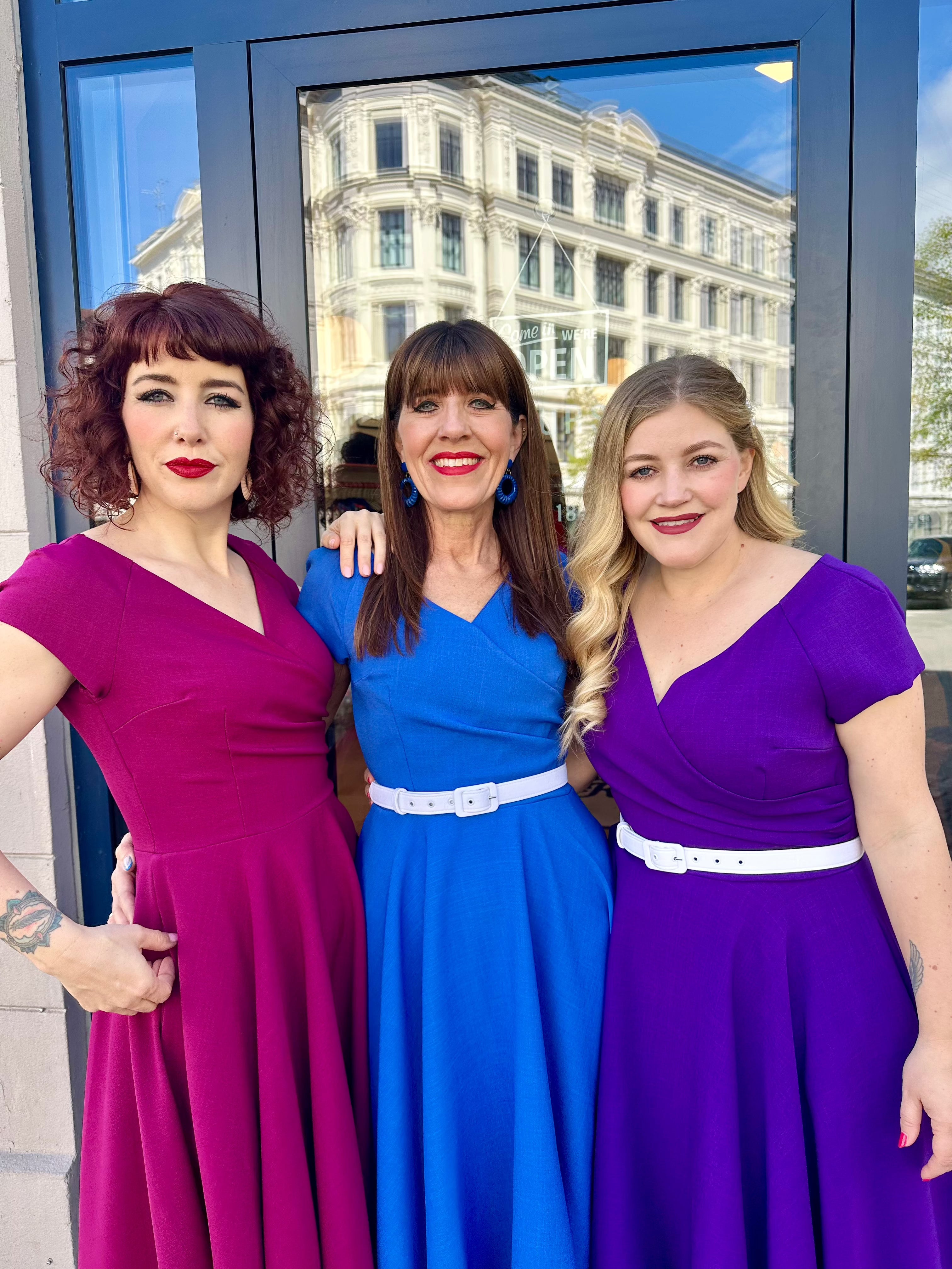 1950'er Hourglass swingkjole i koboltblå swing kjole Pretty Dress Company 